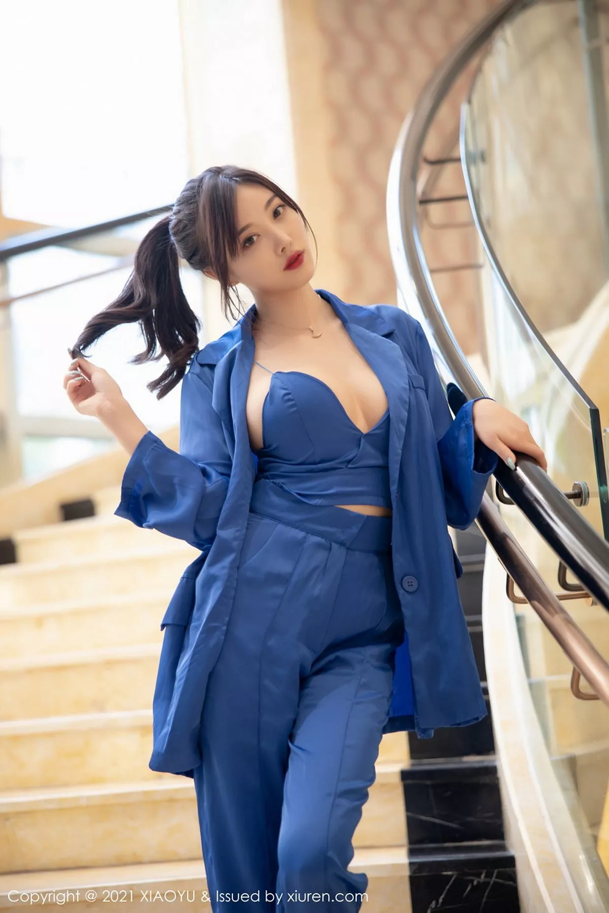 秀人集.com_[XiaoYu画语界]Vol.467_女神杨晨晨sugar私房旅拍蓝色西装下丝质吊带配蕾丝内裤诱惑写真98P