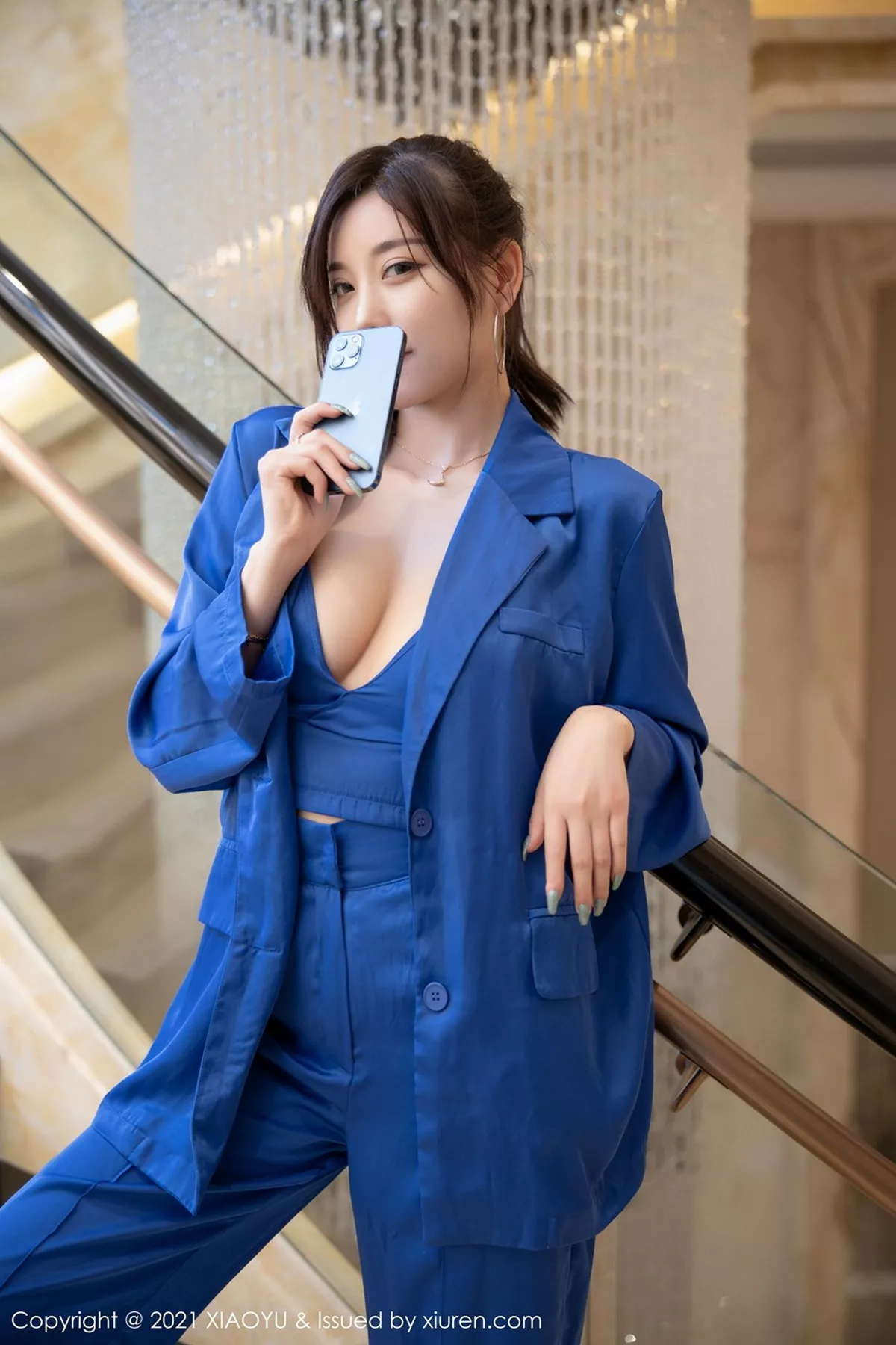 秀人集.com_[XiaoYu画语界]Vol.467_女神杨晨晨sugar私房旅拍蓝色西装下丝质吊带配蕾丝内裤诱惑写真98P