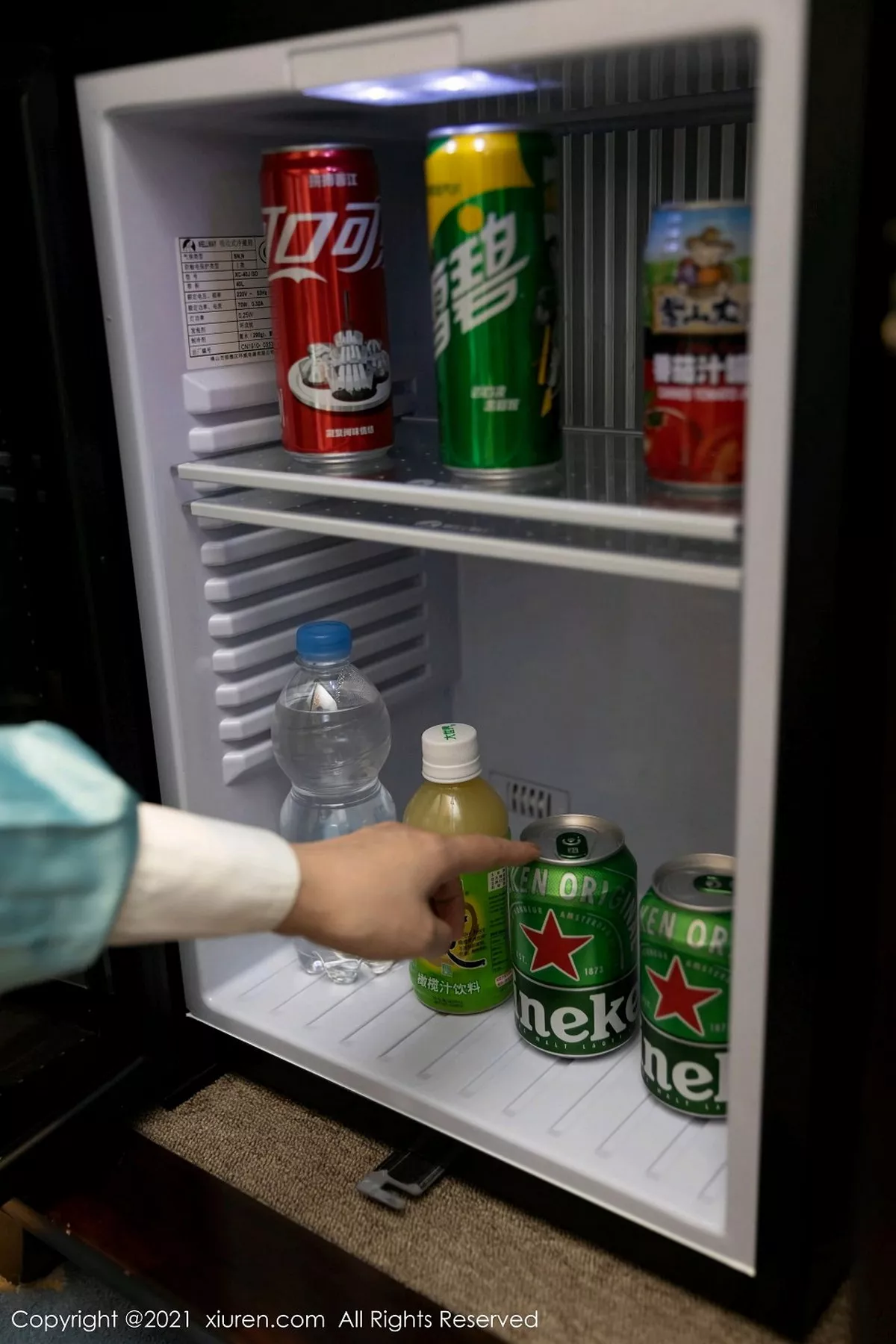 秀人集.com_[XiuRen秀人网]No.3014_嫩模允爾厦门旅拍空姐剧情主题私房脱衣露火辣身材诱惑写真84P