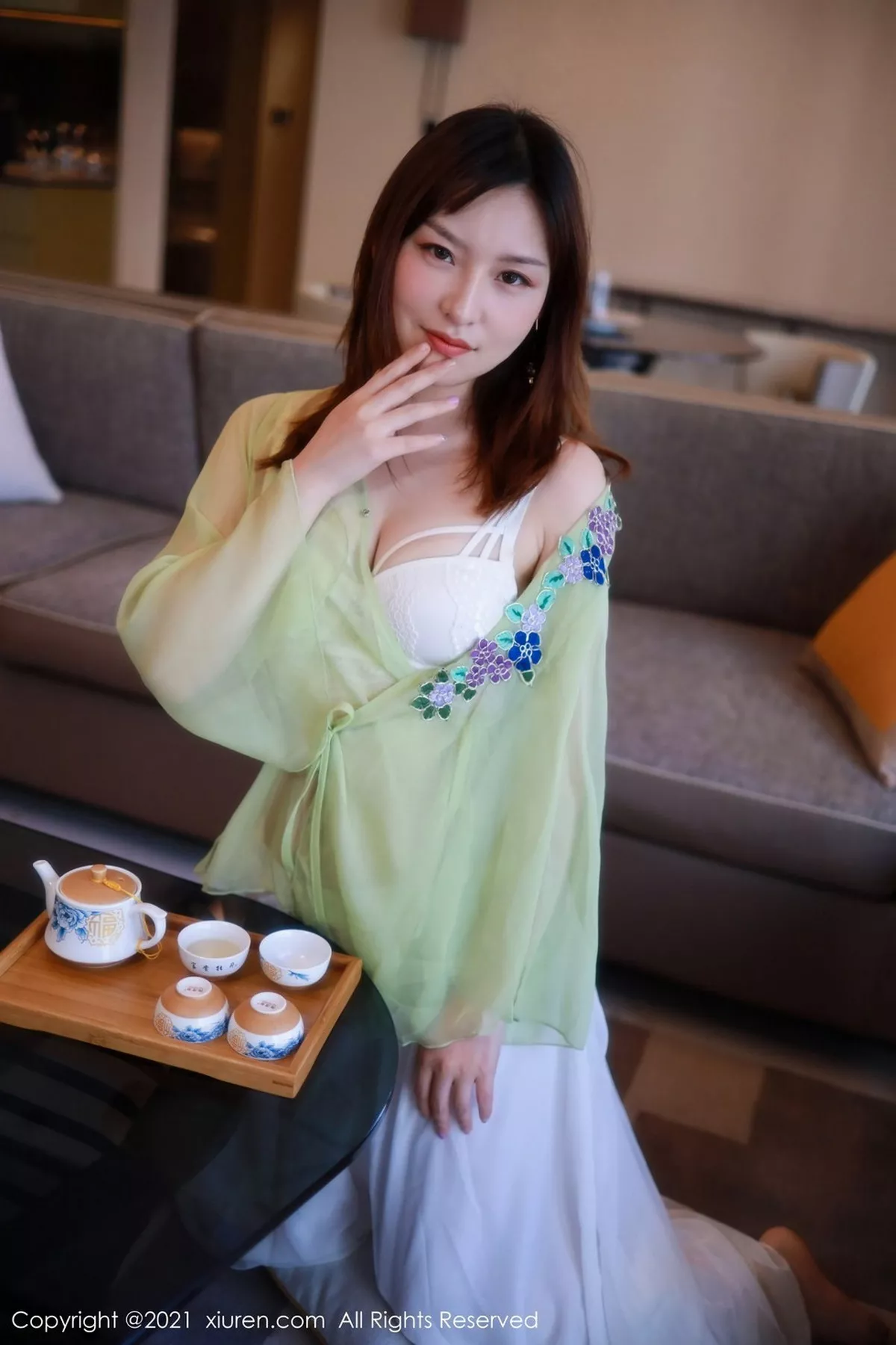 秀人集.com_[XiuRen秀人网]No.3029_嫩模小萱nacay广州旅拍浅绿色薄衫露无内肉丝裤袜诱惑写真58P