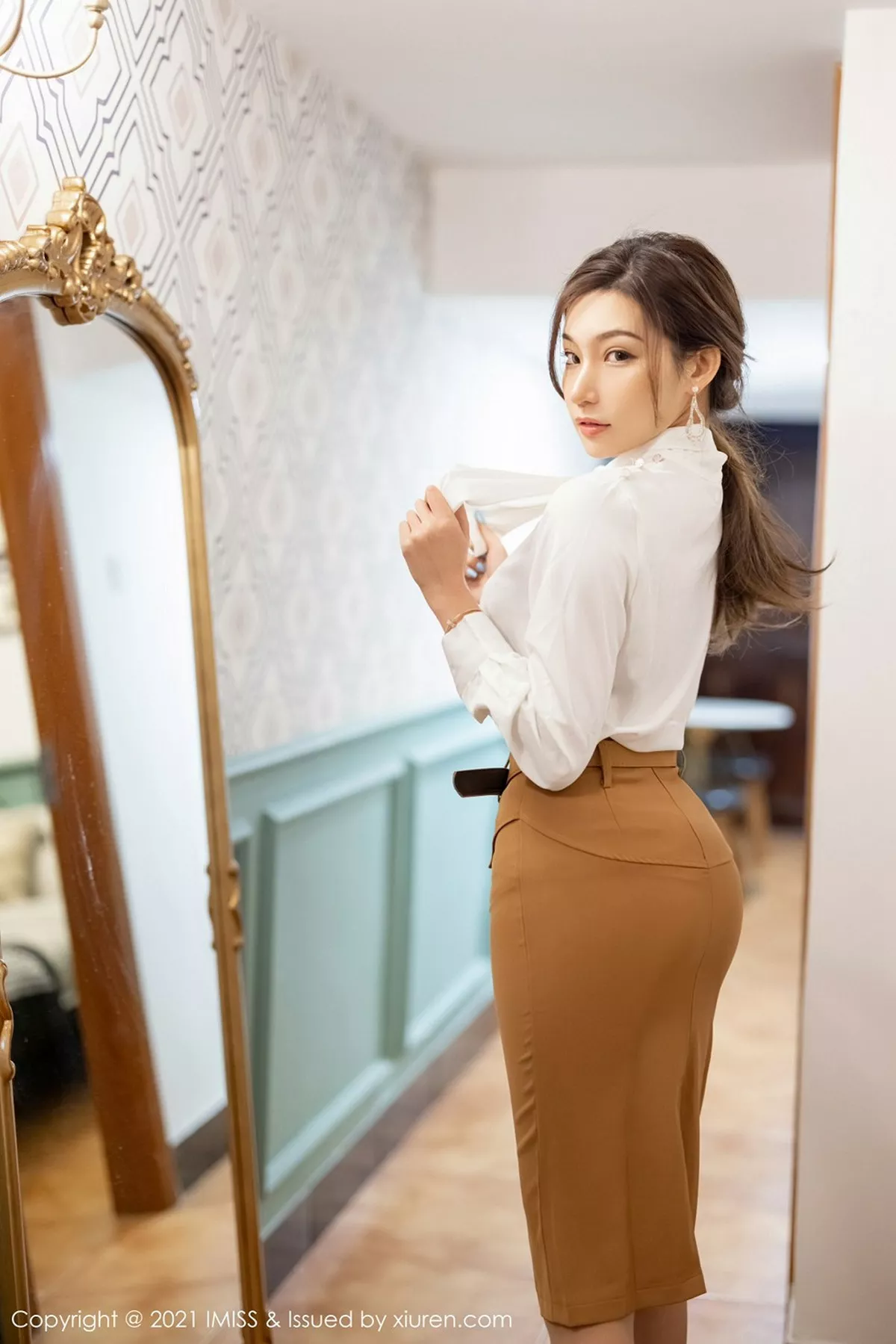 秀人集.com_[IMISS爱蜜社]Vol.550_女神小狐狸Kathryn脱白衬衫露性感蕾丝内衣秀完美身材诱惑写真74P