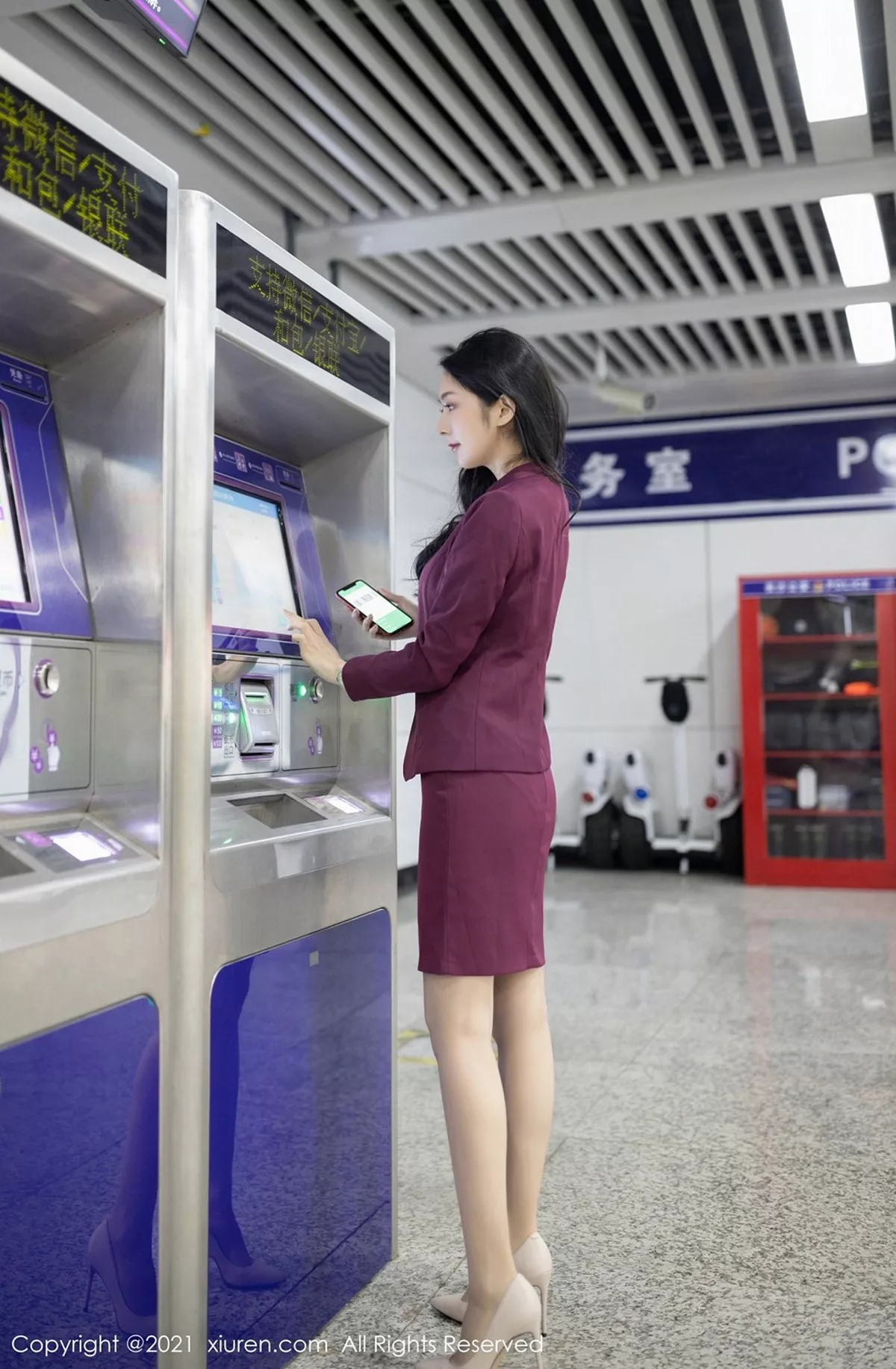 秀人集.com_[XiuRen秀人网]No.3092_女神Angela小热巴末班地铁场景主题开档肉丝露蕾丝内裤诱惑写真87P