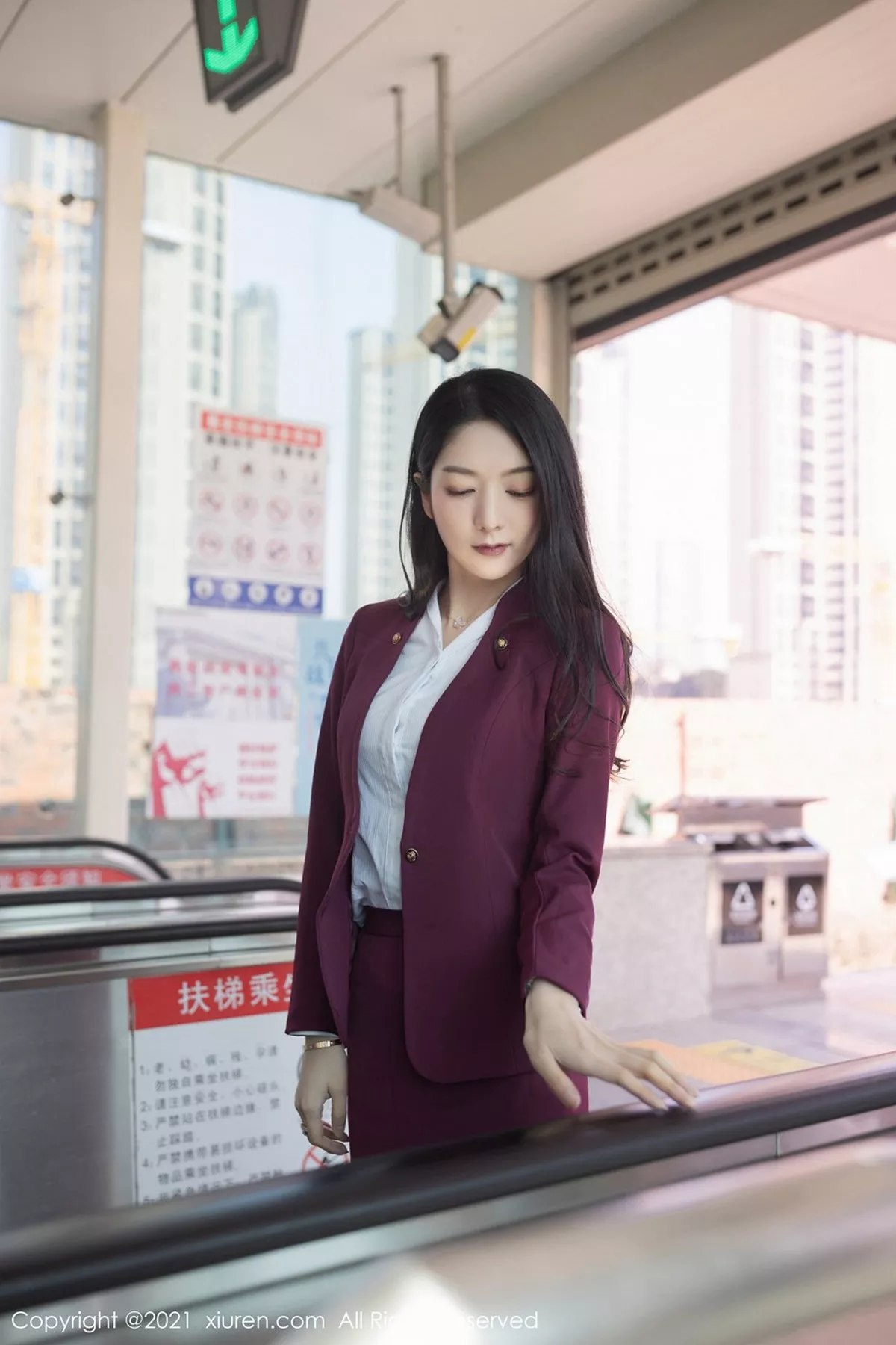 秀人集.com_[XiuRen秀人网]No.3092_女神Angela小热巴末班地铁场景主题开档肉丝露蕾丝内裤诱惑写真87P