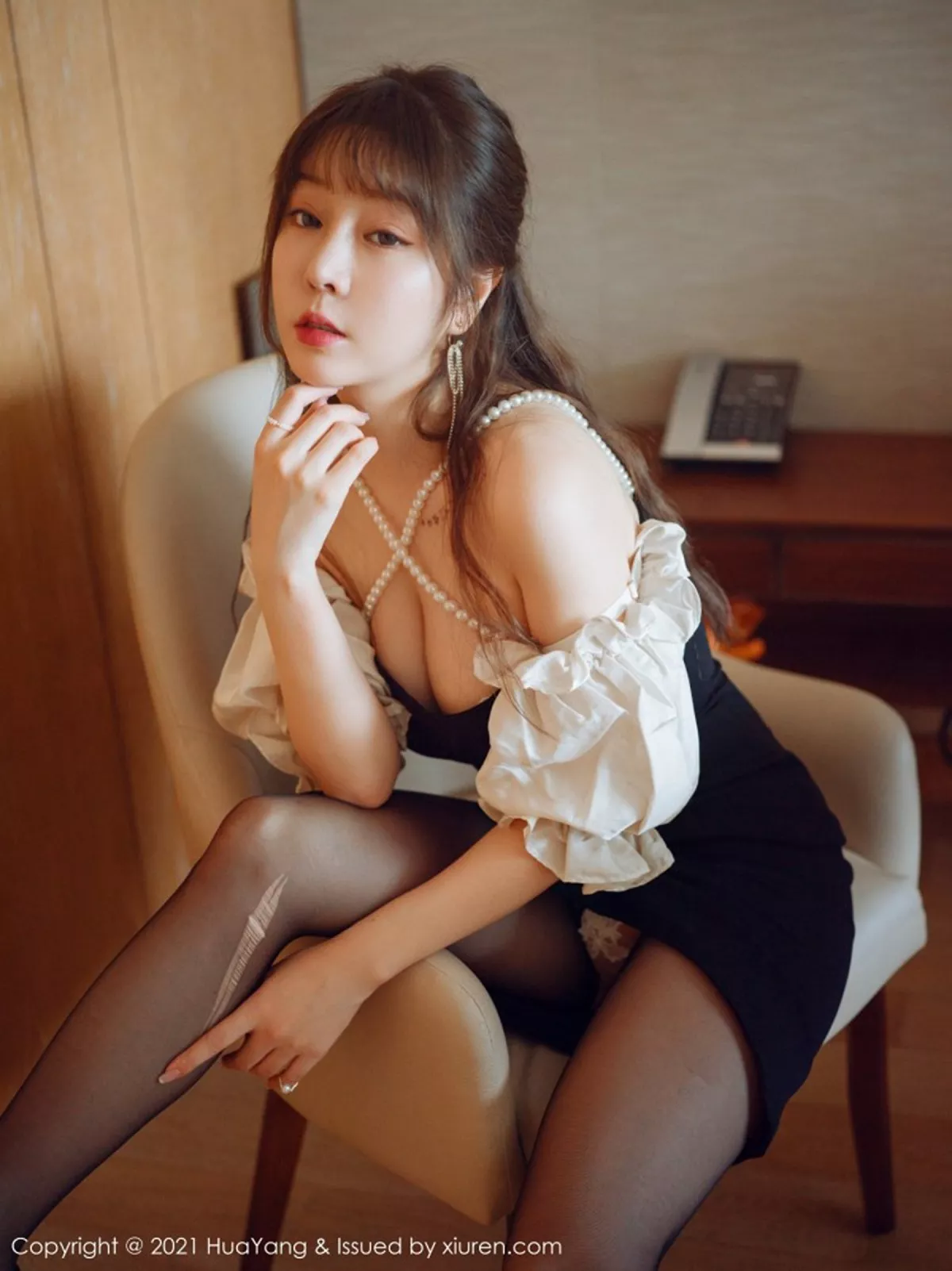 秀人集.com_[HuaYang花漾]Vol.368_女神王雨纯厦门旅拍剧情拍摄主题性感内衣配开档黑丝极致诱惑写真54P