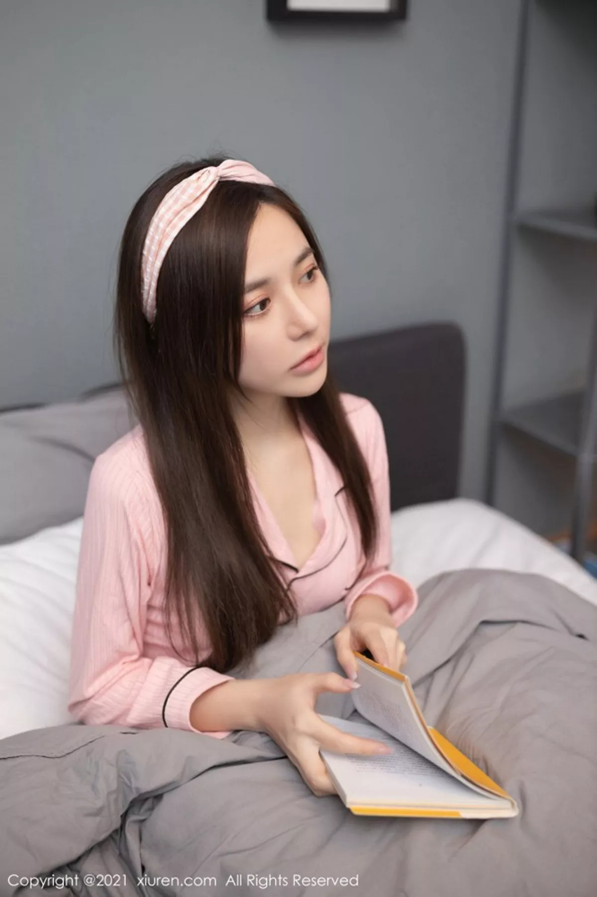 秀人集.com_[XiuRen秀人网]No.3142_嫩模鱼子酱Fish私房脱格子裙露白色缕空内裤秀火辣身材诱惑写真50P