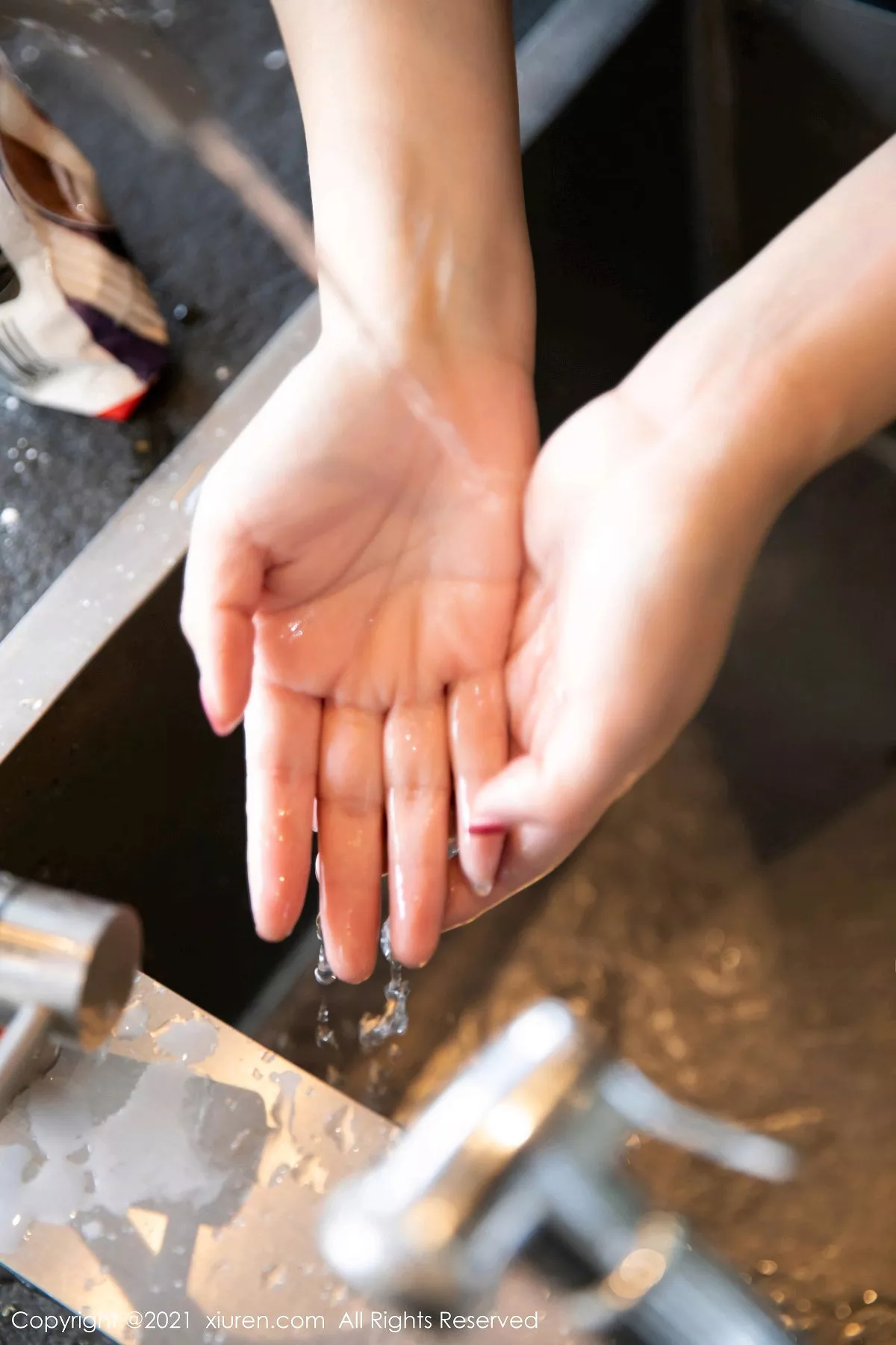 秀人集.com_[XiuRen秀人网]No.3148_女神允爾元宵节剧情主题猩红内衣配蕾丝吊袜秀丰乳肥臀诱惑写真58P