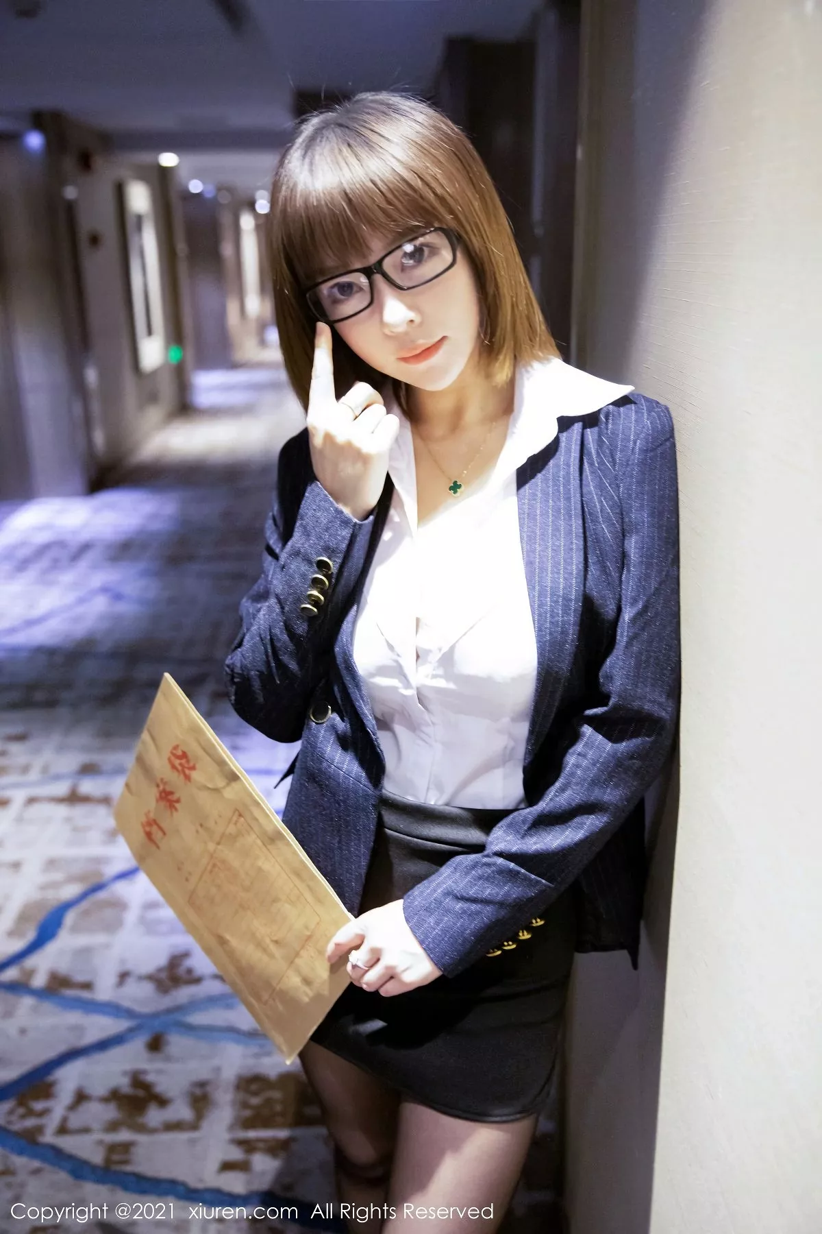 秀人集.com_[XiuRen秀人网]No.3151_嫩模大白兔吖私房性感白衬衣配黑短裙黑丝裤袜秀美腿诱惑写真40P