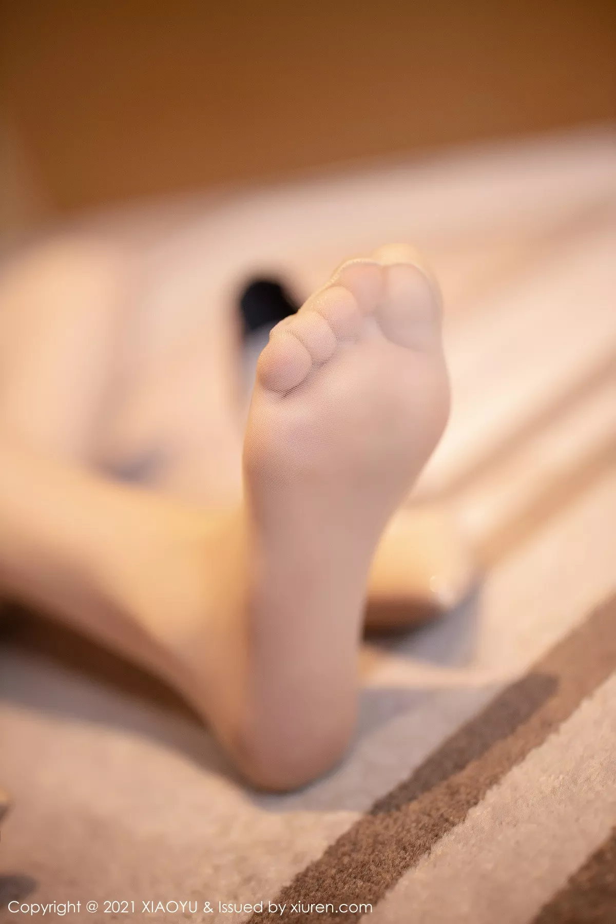 秀人集.com_[XiaoYu画语界]Vol.480_嫩模梦梵职场OL制服私房脱黑短裙露无内肉丝裤袜诱惑写真60P