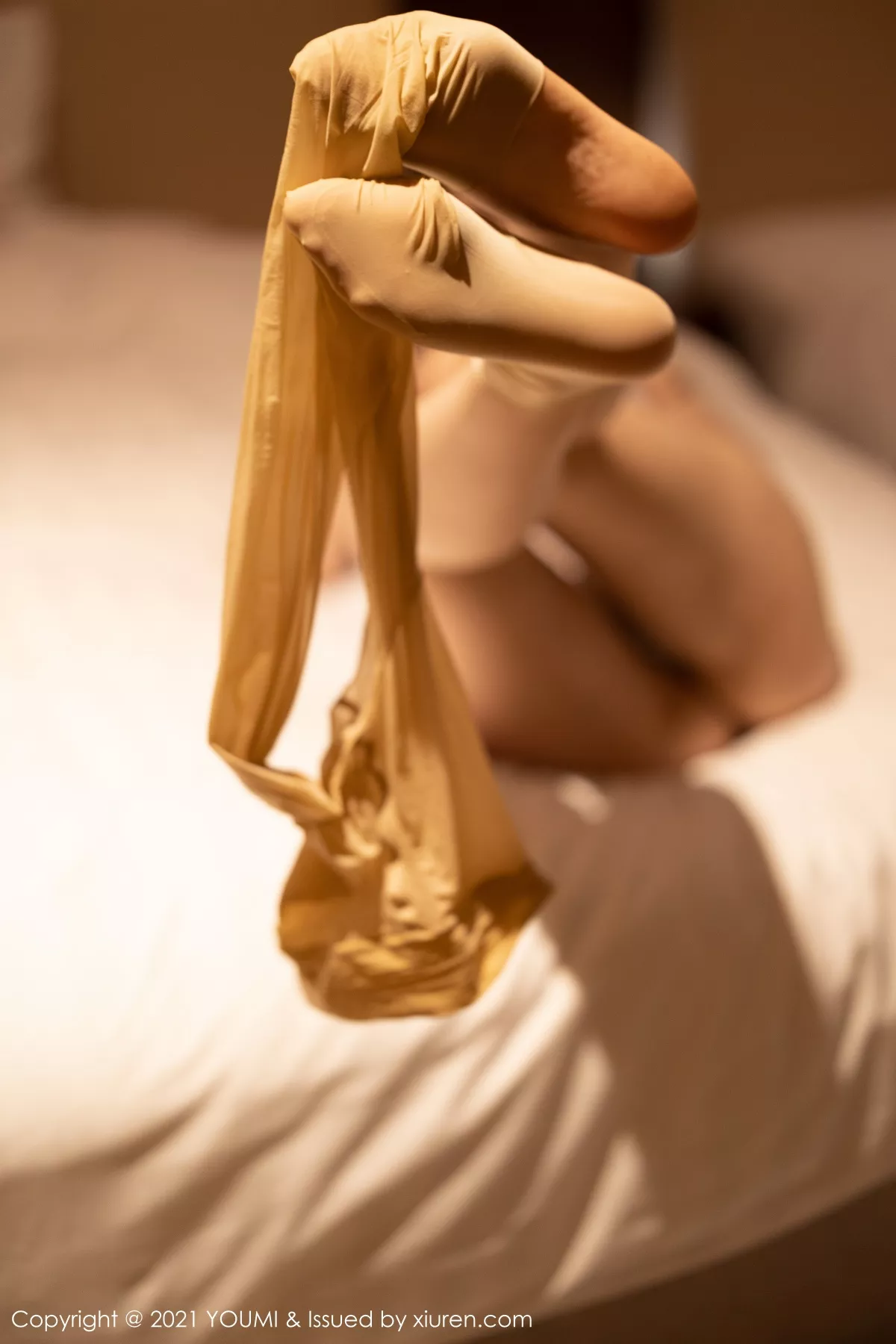 秀人集.com_[YouMi尤蜜荟]Vol.609_女神尤妮丝Egg厦门旅拍白色吊裙配开档肉丝半脱露豪乳诱惑写真52P