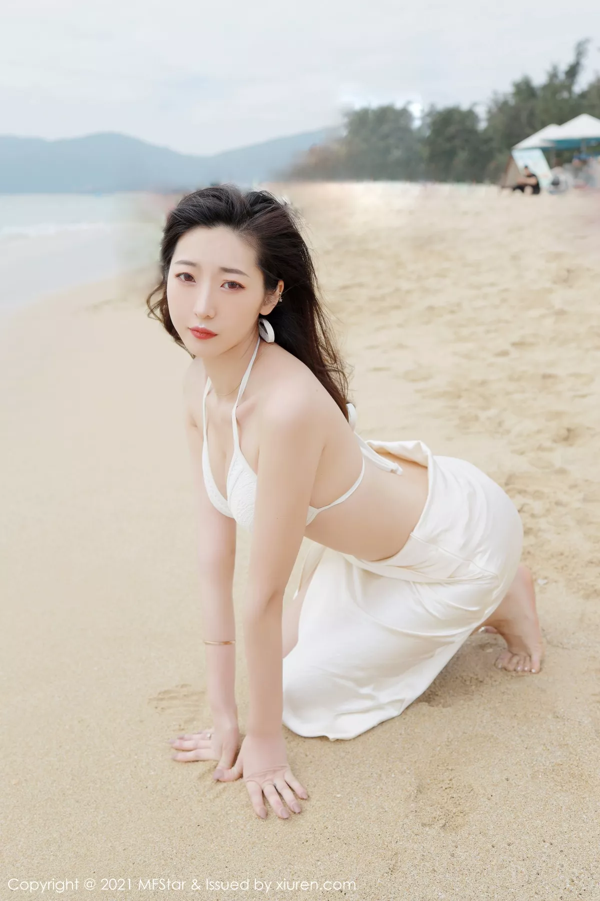 秀人集.com_[MFStar模范学院]Vol.464_嫩模安琪Yee三亚旅拍海边沙滩白色比基尼秀完美身材诱惑写真51P