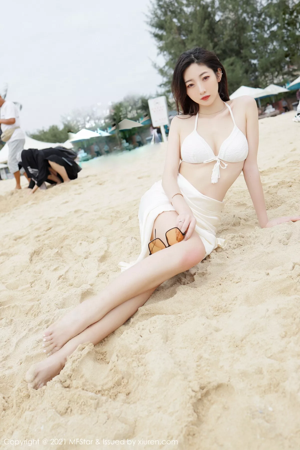 秀人集.com_[MFStar模范学院]Vol.464_嫩模安琪Yee三亚旅拍海边沙滩白色比基尼秀完美身材诱惑写真51P