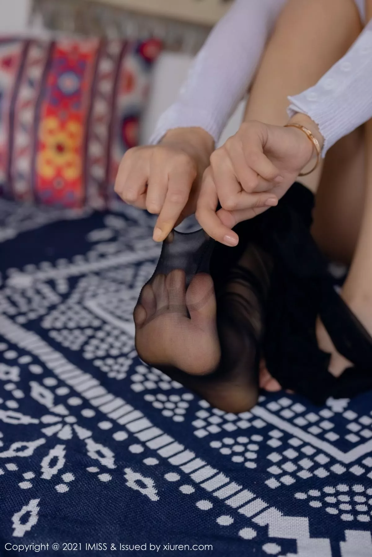 秀人集.com_[IMISS爱蜜社]Vol.562_女神小狐狸Kathryn白衬衣配超薄黑丝裤袜秀翘臀美腿诱惑写真58P