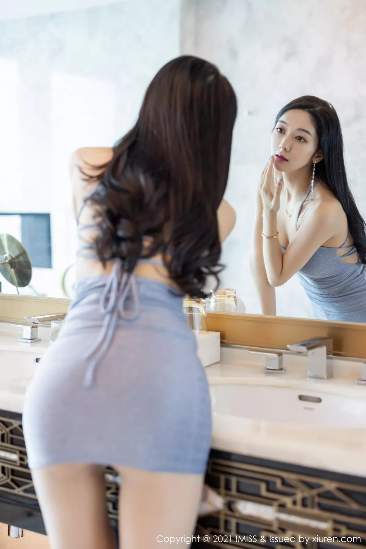 秀人集.com_[IMISS爱蜜社]Vol.563_女神Angela小热巴私房典雅吊裙配朦胧丝袜半脱秀翘臀诱惑写真46P