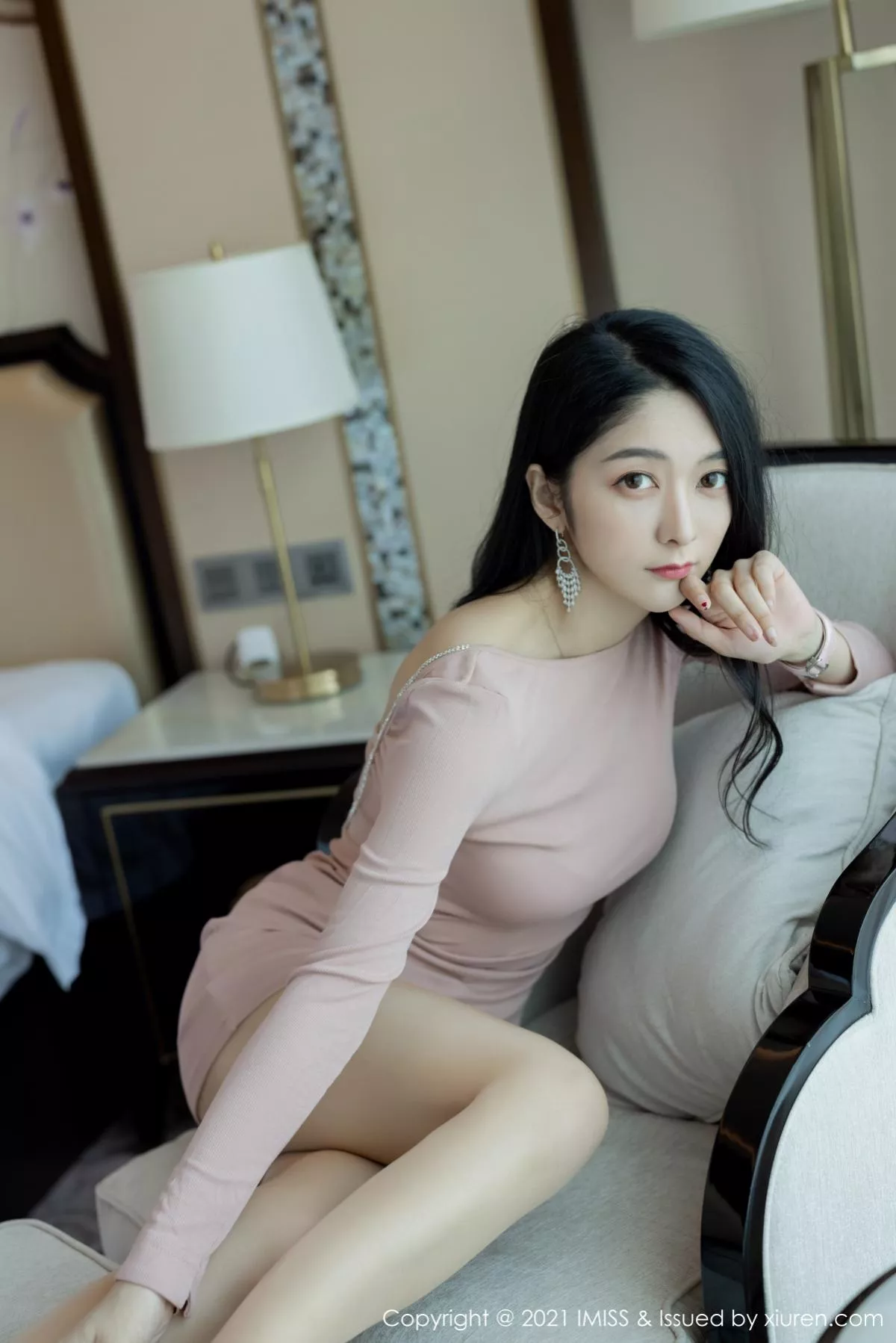 秀人集.com_[IMISS爱蜜社]Vol.564_女神Angela小热巴私房脱粉色连身裙露性感内衣撩人诱惑写真63P