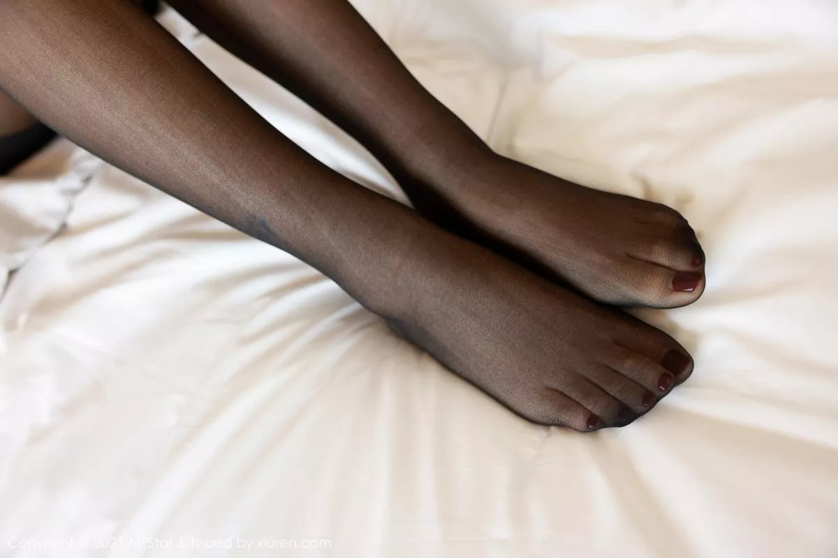 秀人集.com_[MFStar模范学院]Vol.468_嫩模蛇蛇slay私房床上大尺度半脱露火辣身材极致诱惑写真42P