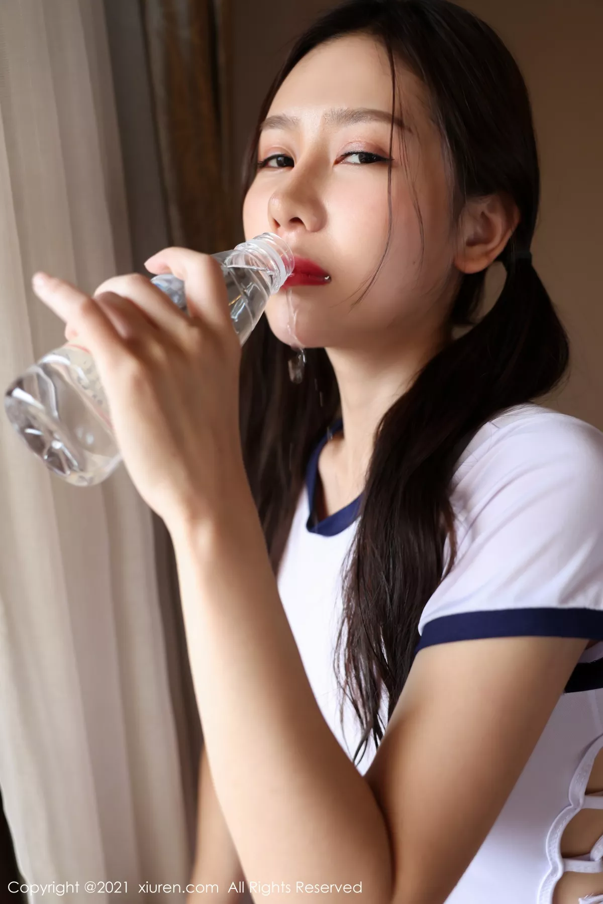 秀人集.com_[XiuRen秀人网]No.3201_嫩模尹甜甜温泉洗浴主题白色学生连体衣湿身秀火辣身材诱惑写真49P