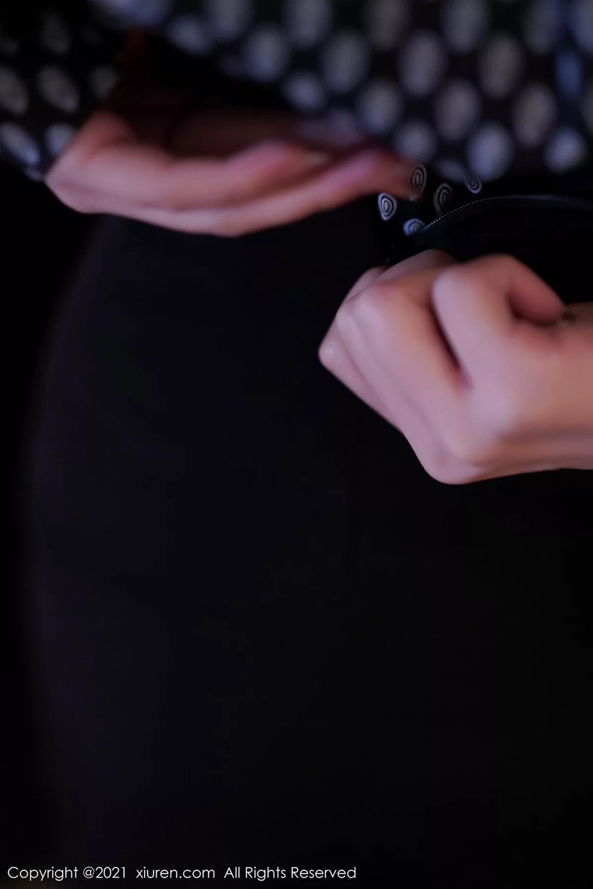 秀人集.com_[XiuRen秀人网]No.3097_女神周于希剧情主题私房性感内衣配吊带黑丝渔网撩人诱惑写真82P