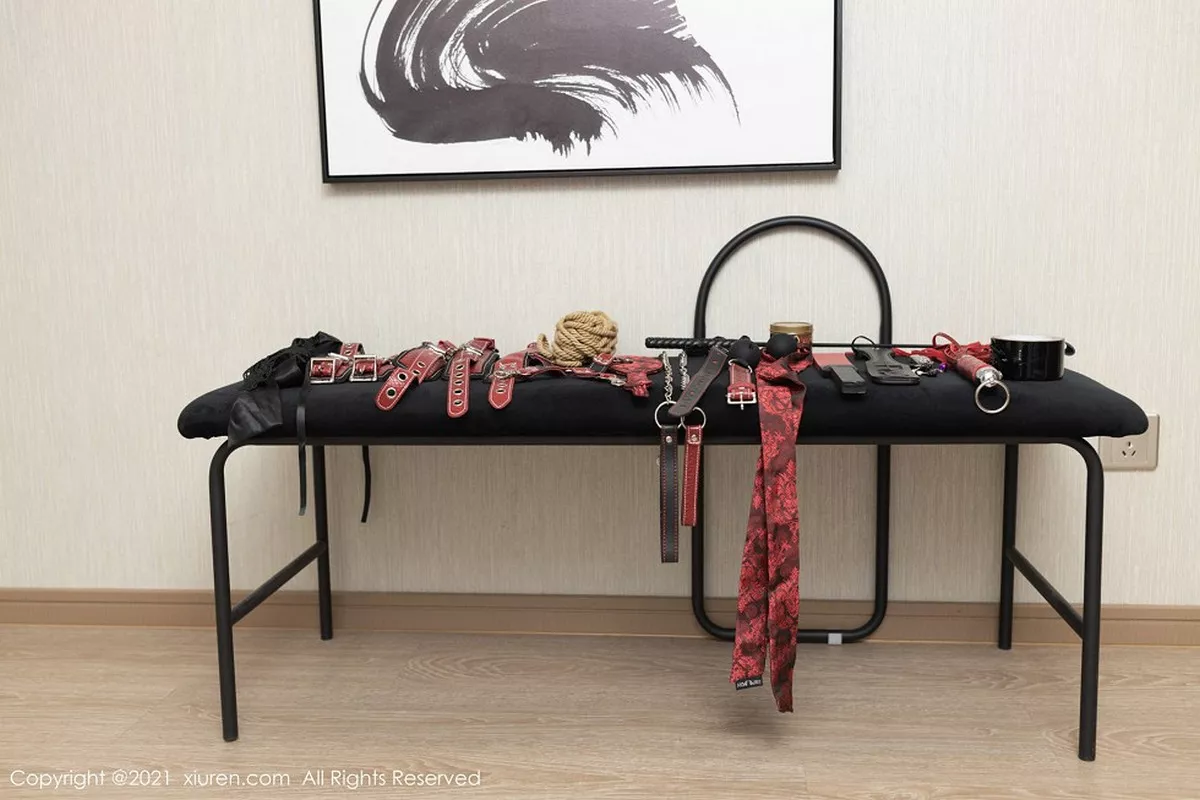 秀人集.com_[XiuRen秀人网]No.3099_嫩模鱼子酱Fish霸道女BOSS主题黑色情趣内衣配黑丝吊袜诱惑写真72P