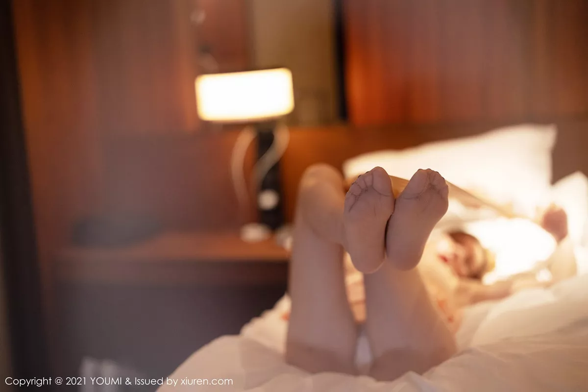 秀人集.com_[YouMi尤蜜荟]Vol.616_女神周于希Sandy厦门旅拍私房蕾丝睡裙秀惹火身材诱惑写真53P