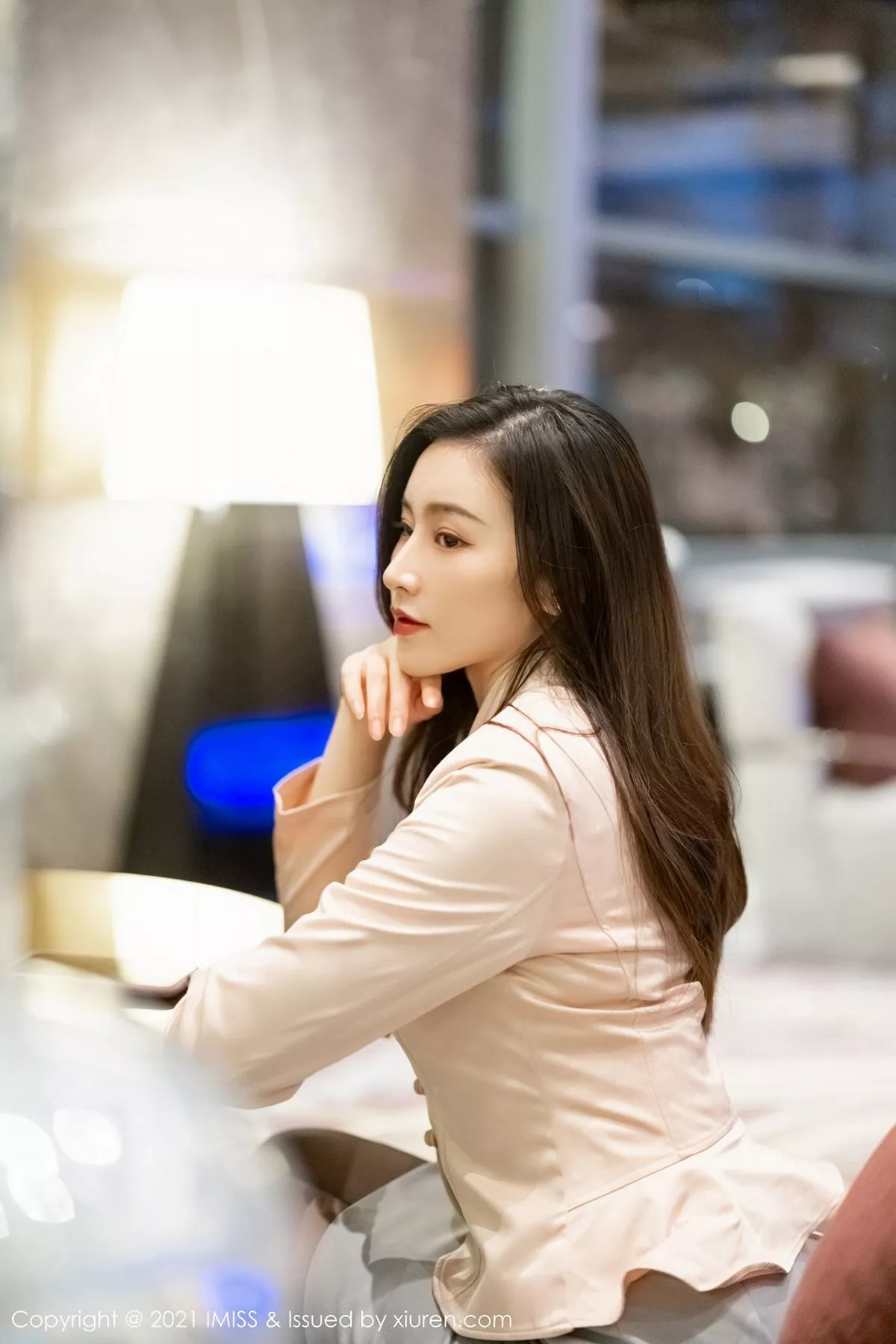 秀人集.com_[IMISS爱蜜社]Vol.552_气质美女Vanessa典雅职场OL主题私房黑丝吊袜极致魅惑写真63P