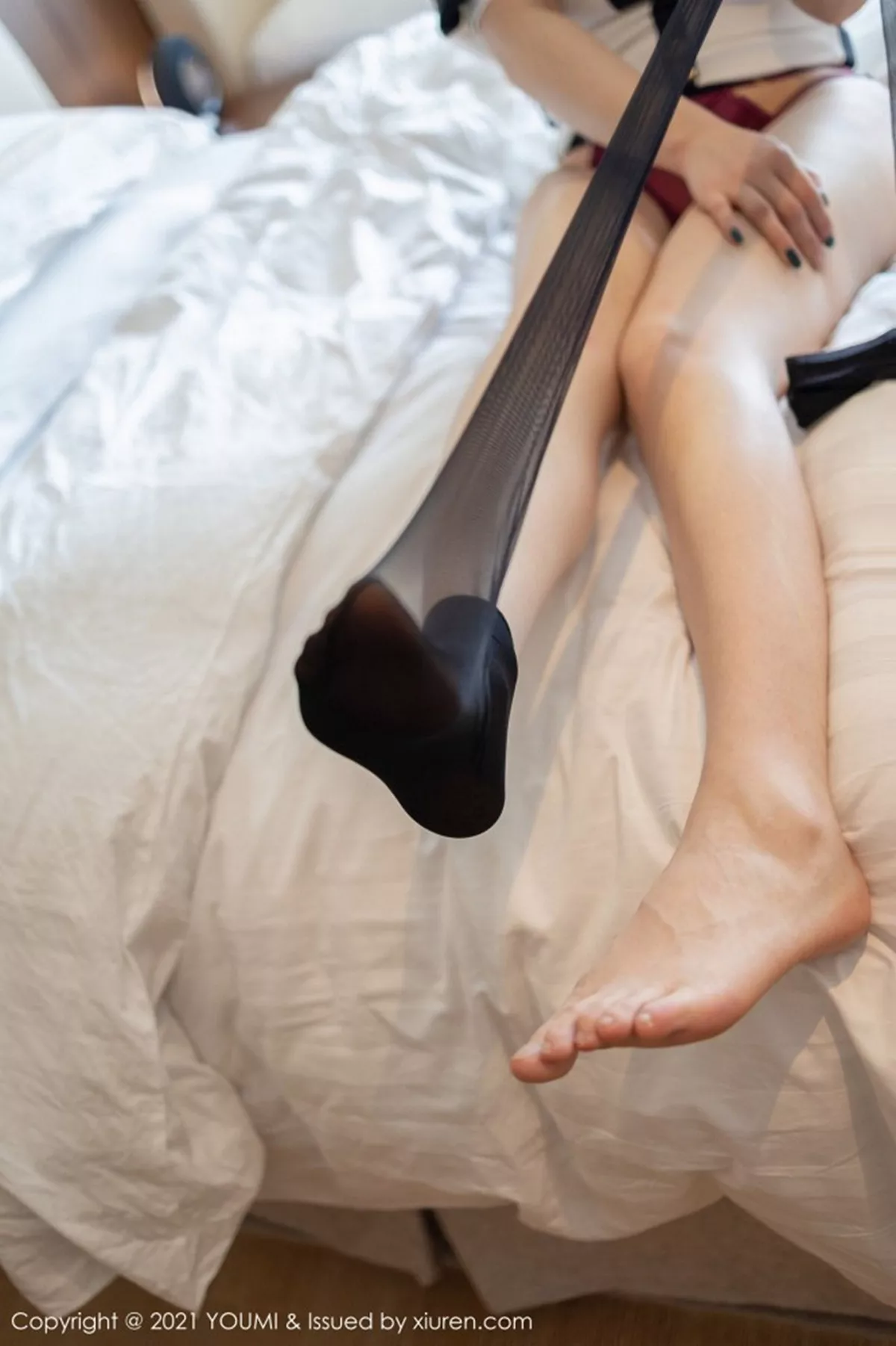 秀人集.com_[YouMi尤蜜荟]Vol.605_女神尤妮丝Egg厦门旅拍公关经理剧情主题半脱露豪乳翘臀诱惑写真112P