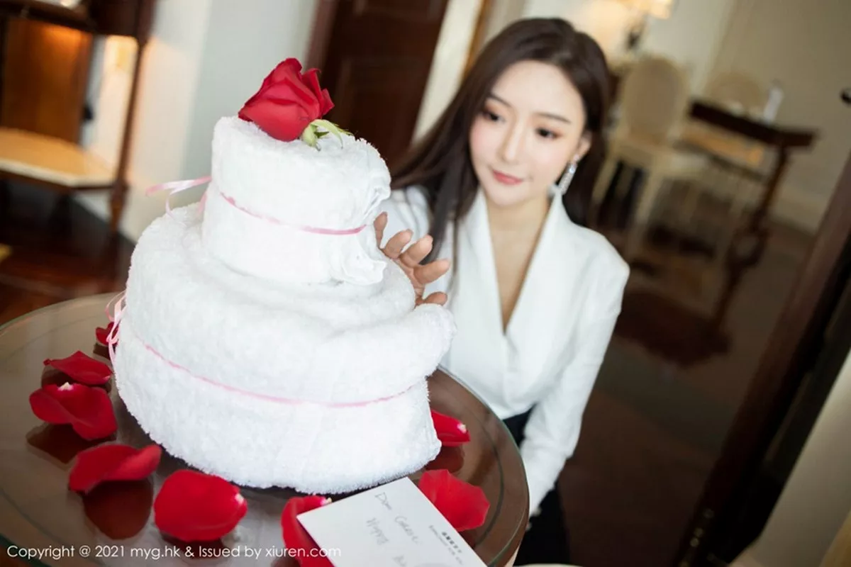 秀人集.com_[MyGirl美媛馆]Vol.492_女神王馨瑶yanni上司过生日主题黑裙下黑丝裤袜秀美腿诱惑写真88P