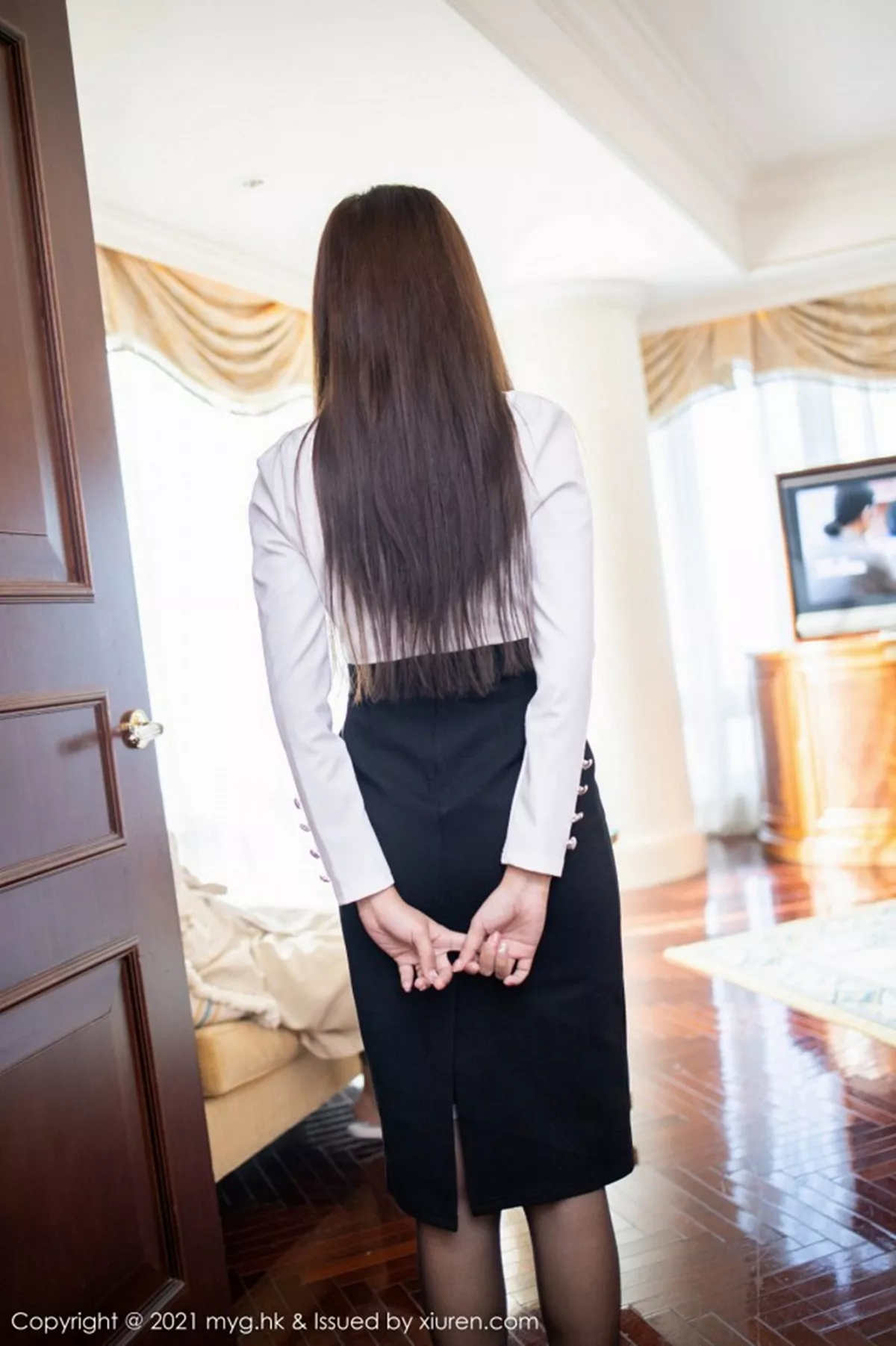 秀人集.com_[MyGirl美媛馆]Vol.492_女神王馨瑶yanni上司过生日主题黑裙下黑丝裤袜秀美腿诱惑写真88P