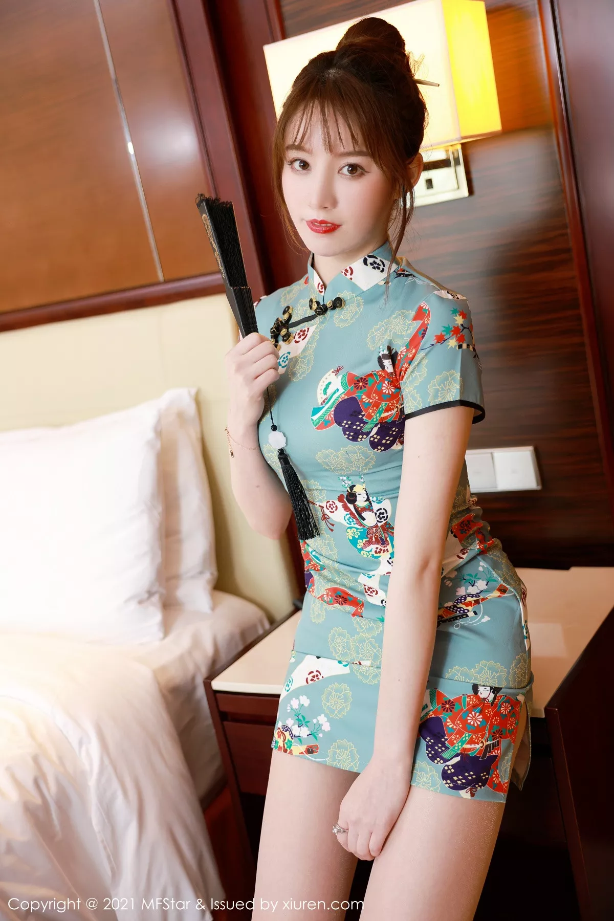 秀人集.com_[MFStar模范学院]Vol.471_嫩模yoo优优三亚旅拍私房古韵旗袍配肉丝裤袜极致魅惑写真64P