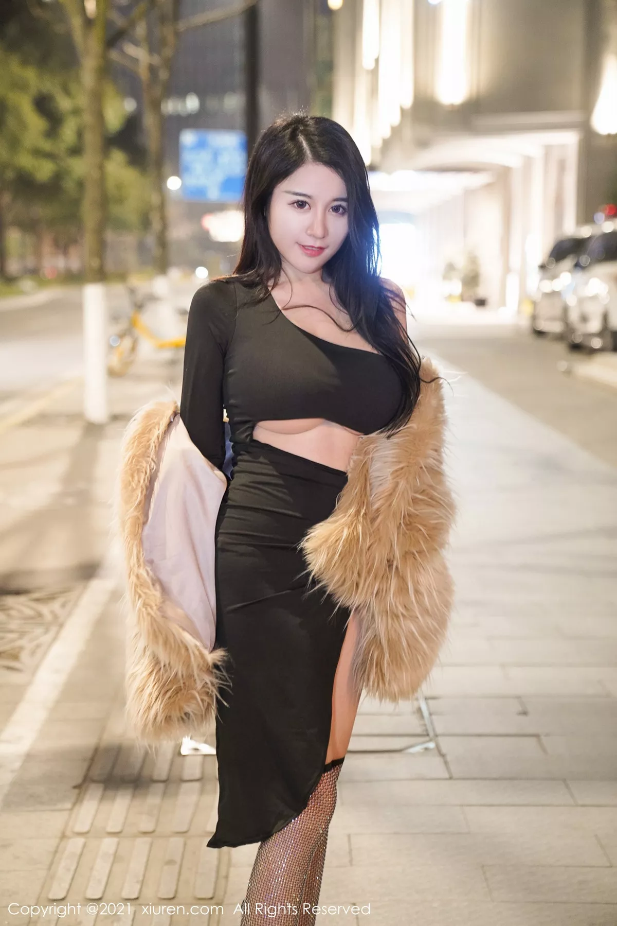 秀人集.com_[XiuRen秀人网]No.3222_嫩模美七Mia户外轻薄皮草服饰露性感黑色内衣秀丰满身材诱惑写真53P