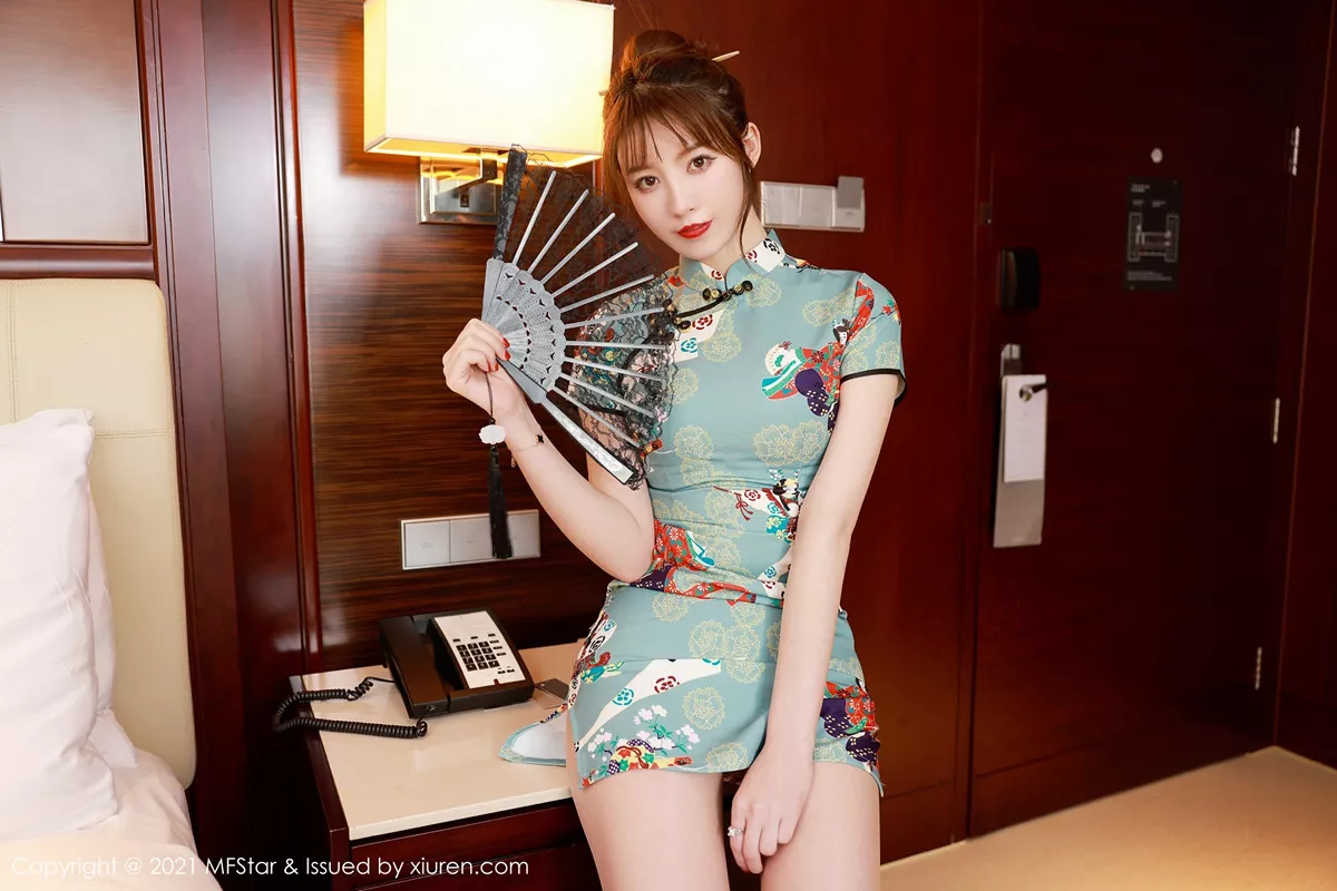 秀人集.com_[MFStar模范学院]Vol.471_嫩模yoo优优三亚旅拍私房古韵旗袍配肉丝裤袜极致魅惑写真64P