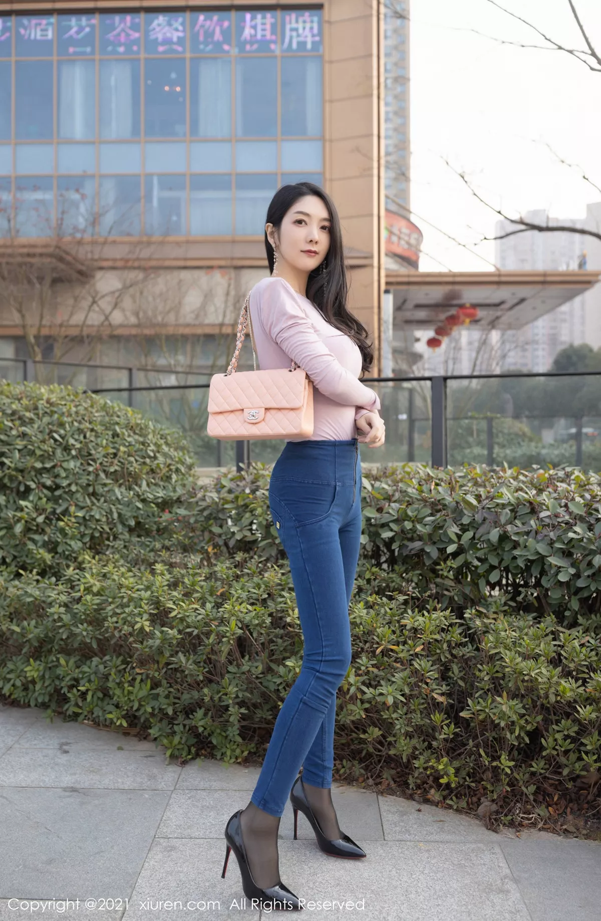 秀人集.com_[XiuRen秀人网]No.3227_女神Angela小热巴尾随视觉主题连体衣配开档黑丝裤袜诱惑写真75P