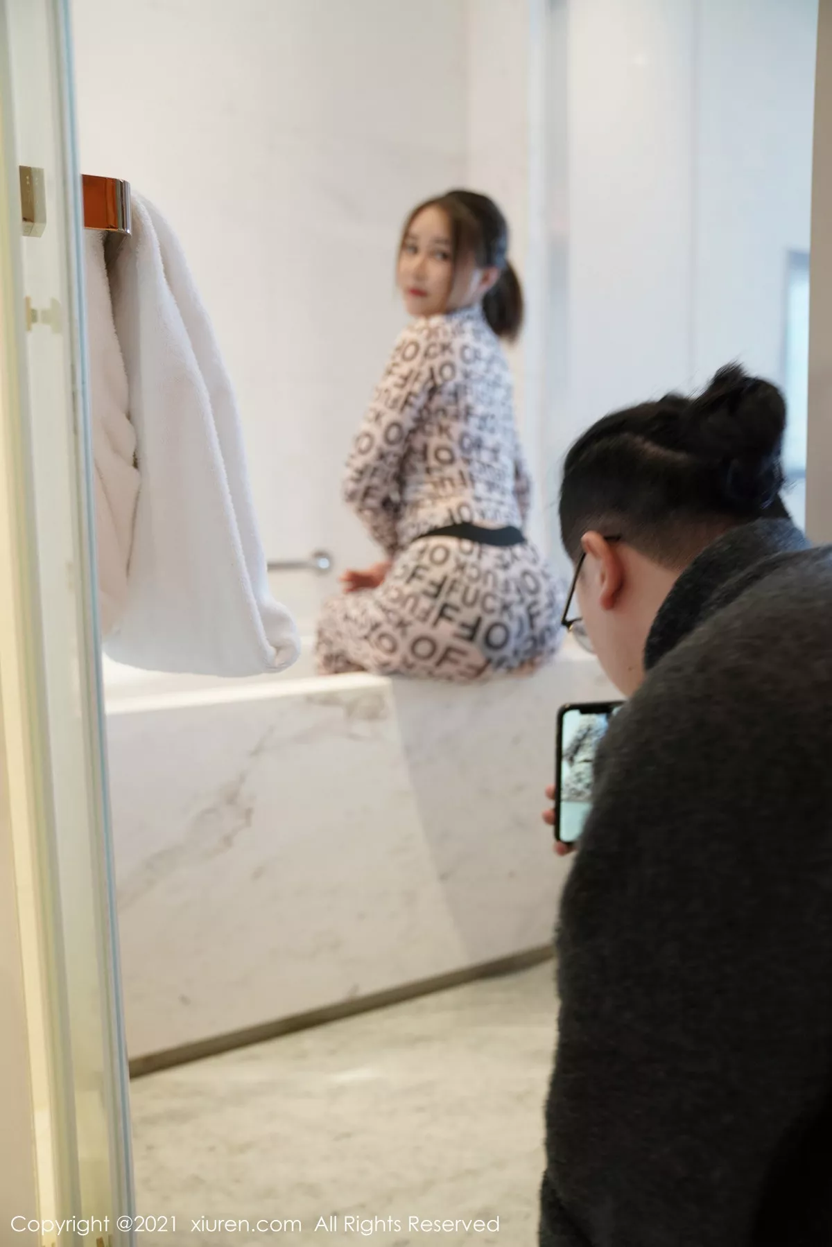 秀人集.com_[XiuRen秀人网]No.3225_女神凯竹私房性感紧身薄纱服饰半脱秀丰满身材火辣诱惑写真45P