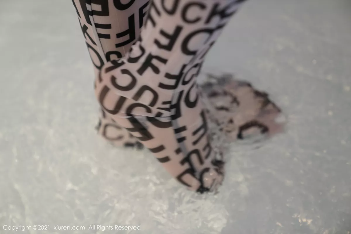 秀人集.com_[XiuRen秀人网]No.3225_女神凯竹私房性感紧身薄纱服饰半脱秀丰满身材火辣诱惑写真45P