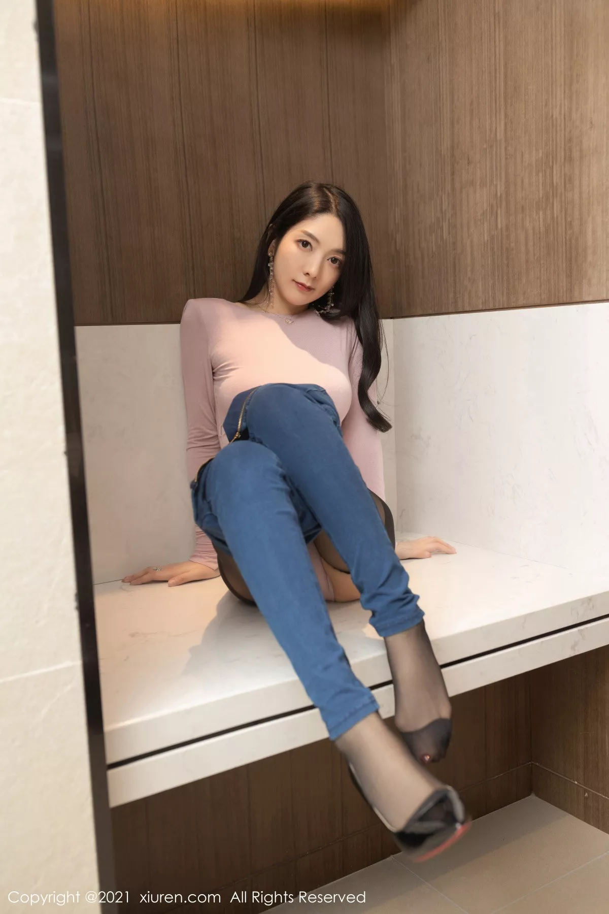 秀人集.com_[XiuRen秀人网]No.3227_女神Angela小热巴尾随视觉主题连体衣配开档黑丝裤袜诱惑写真75P