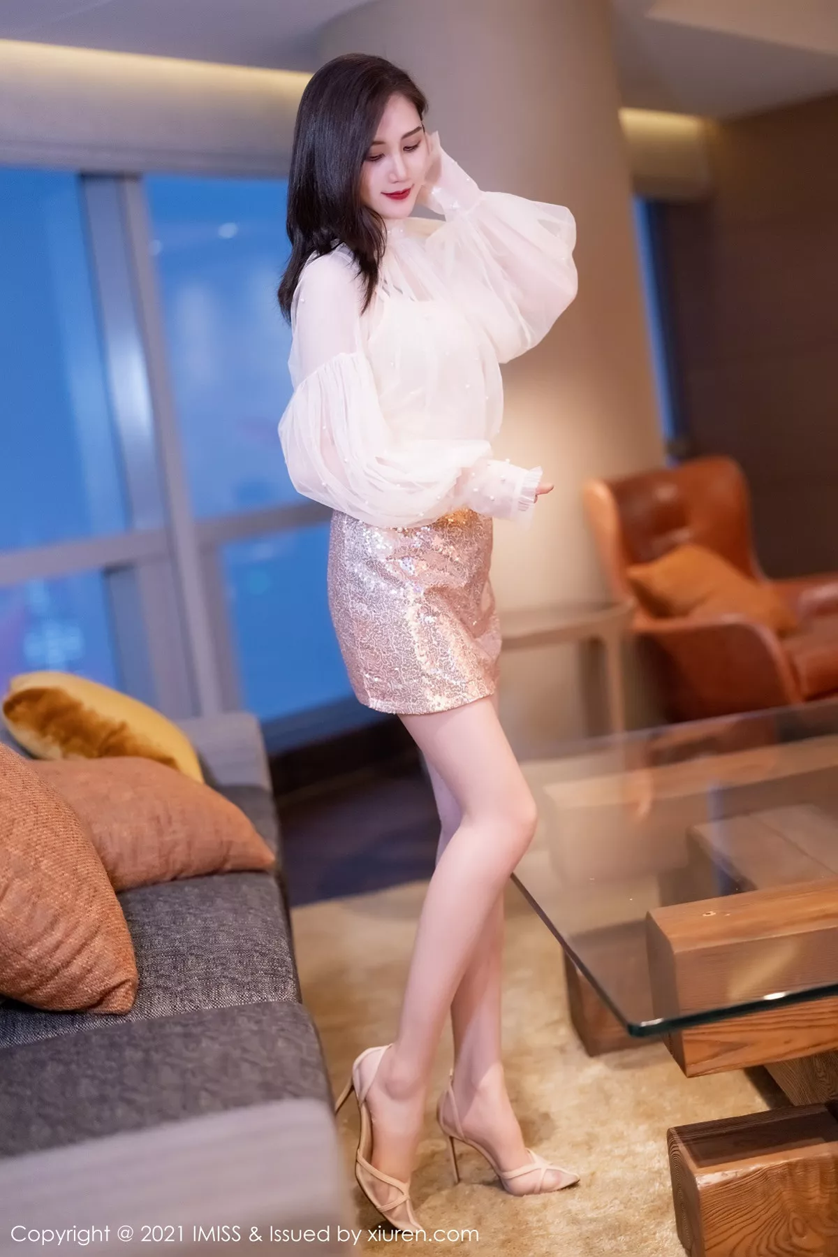 秀人集.com_[IMISS爱蜜社]Vol.567_气质女神SISY思私房床上半脱露性感内衣秀完美身材诱惑写真52P