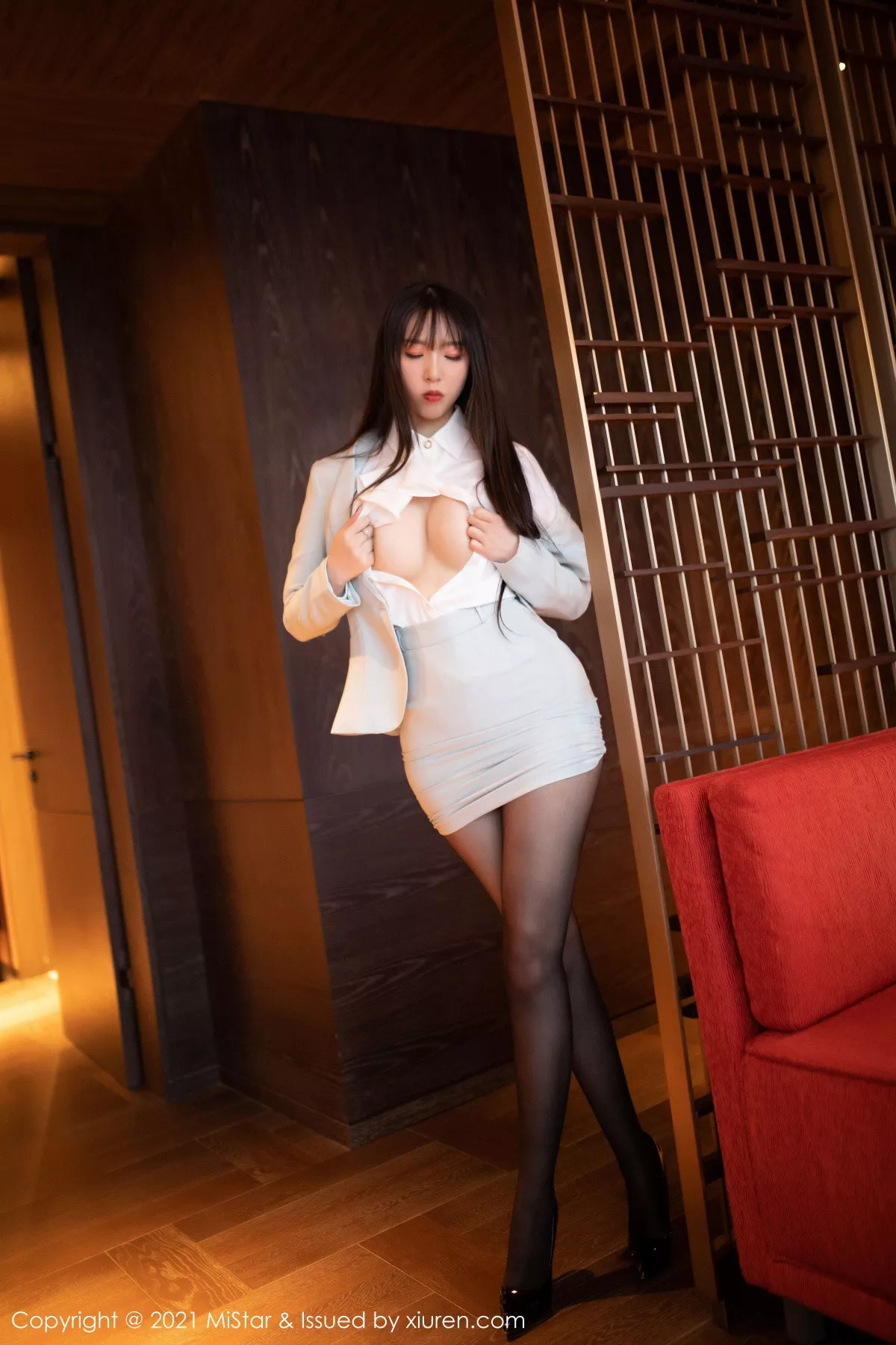 秀人集.com_[MiStar魅妍社]Vol.328_嫩模小波多职场制服黑丝OL主题半撩露无内黑丝裤袜诱惑写真46P