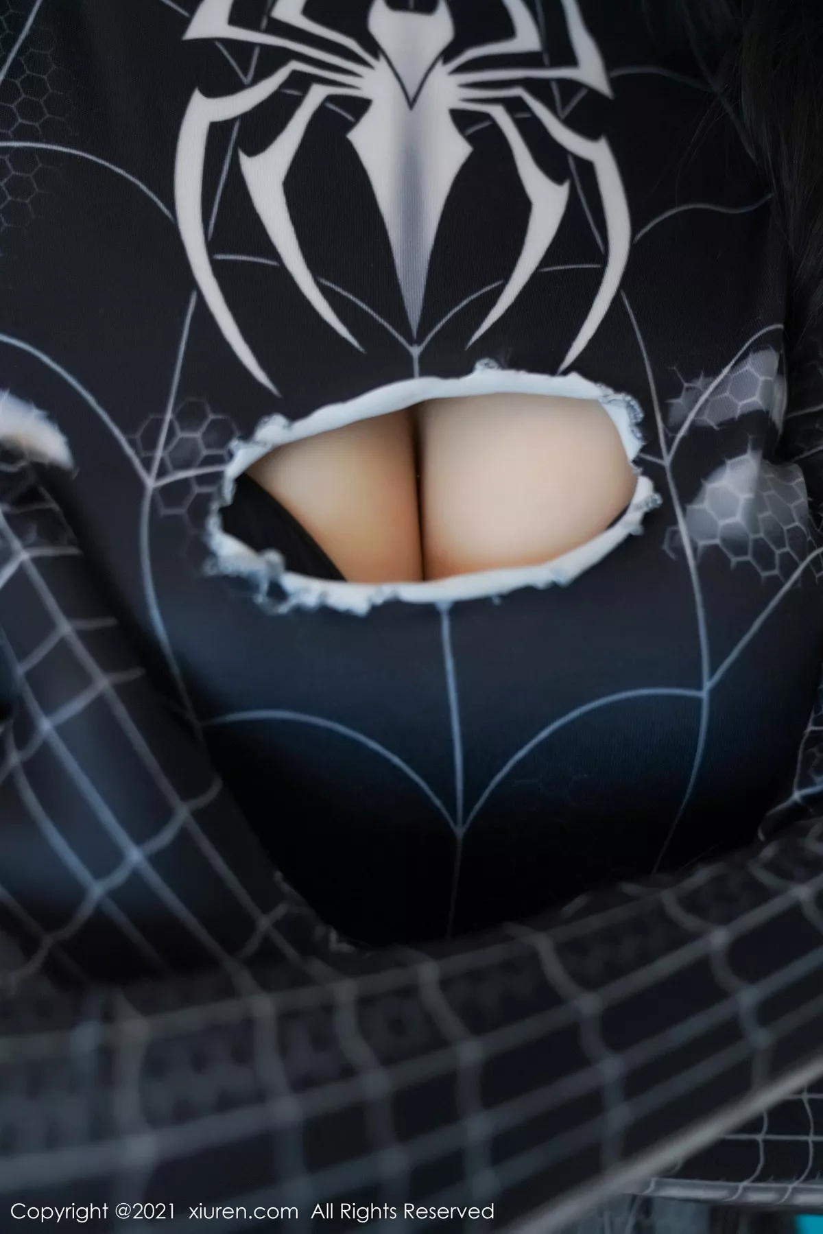 秀人集.com_[XiuRen秀人网]No.3237_嫩模葛征江浙沪旅拍蜘蛛侠服饰主题紧身制服秀凹凸身材诱惑写真51P