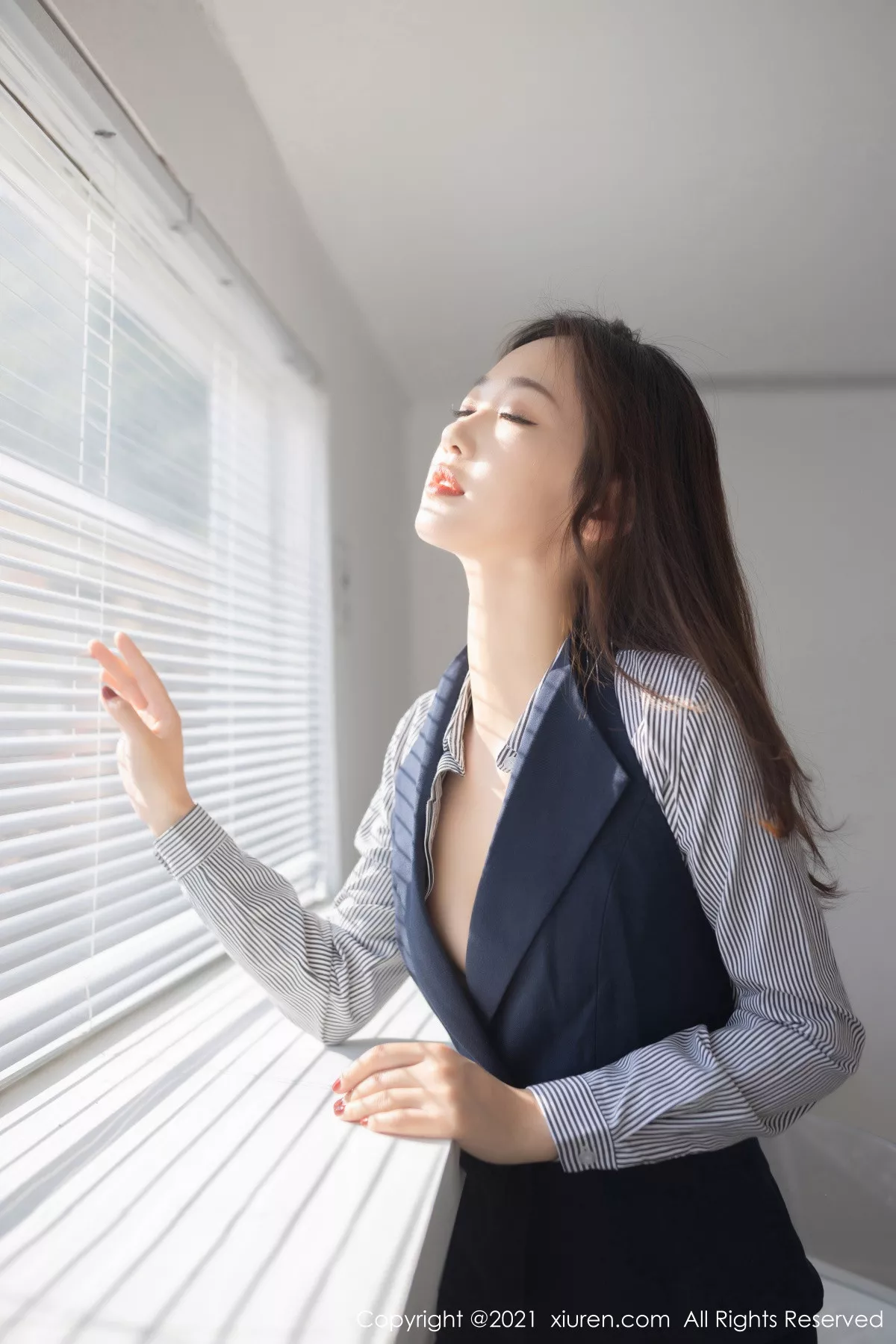 秀人集.com_[XiuRen秀人网]No.3241_嫩模唐安琪推销员主题商店半脱露性感红色内衣肉丝裤袜诱惑写真83P