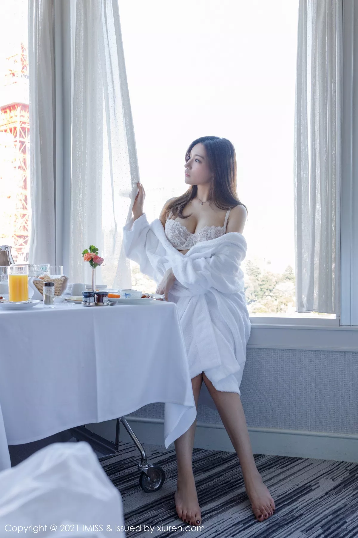 秀人集.com_[IMISS爱蜜社]Vol.568_女神小狐狸Kathryn私房床上白色内衣配肉丝裤袜秀翘臀诱惑写真48P