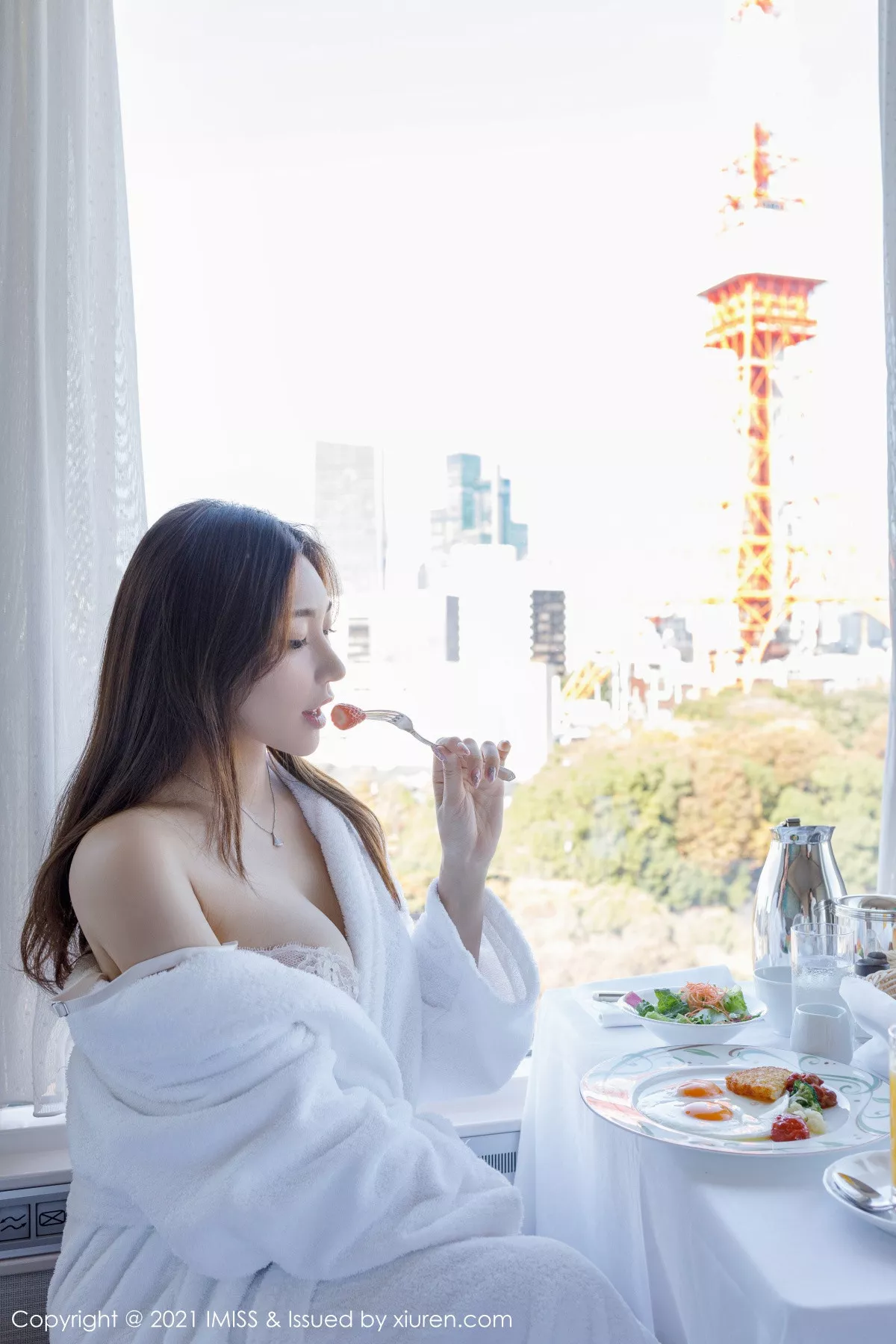 秀人集.com_[IMISS爱蜜社]Vol.568_女神小狐狸Kathryn私房床上白色内衣配肉丝裤袜秀翘臀诱惑写真48P