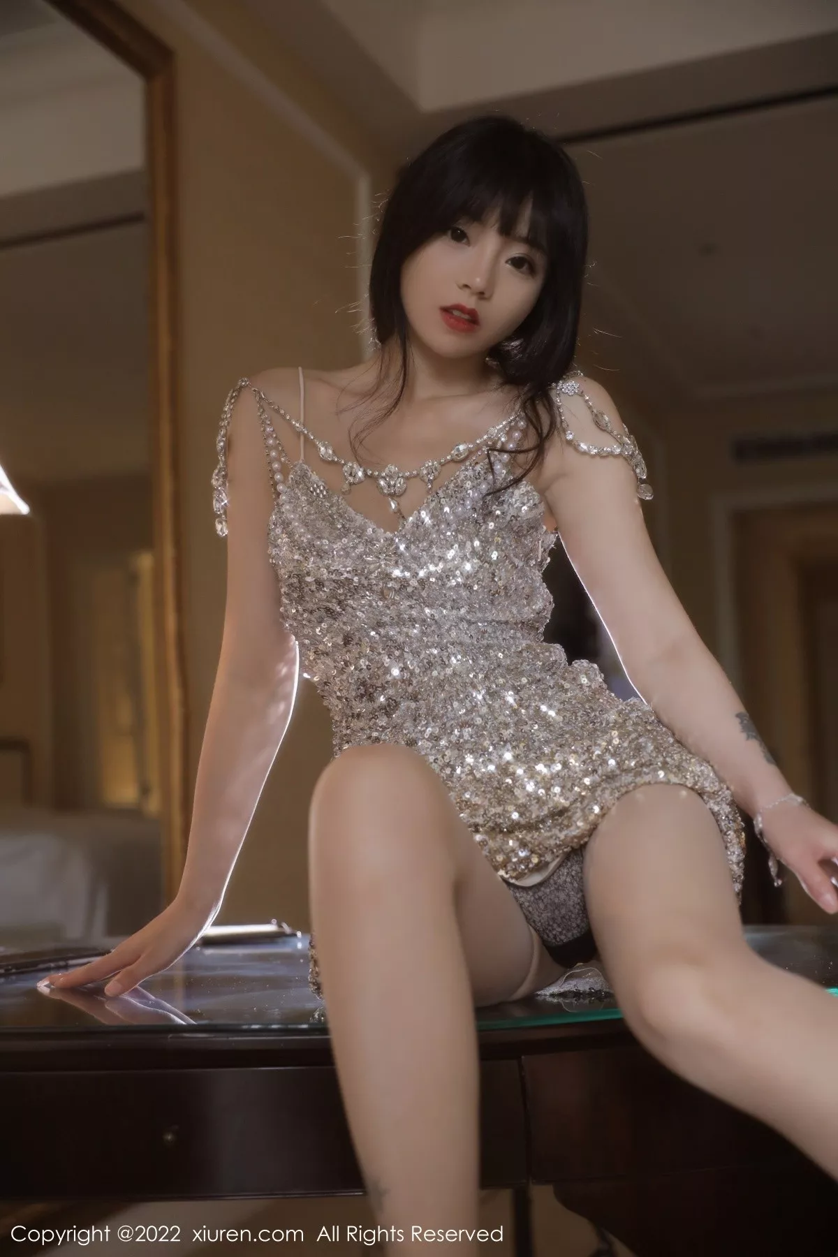 秀人集.com_[XiuRen秀人网]No.5209_模特佘贝拉bella杭州旅拍性感闪亮吊裙配超薄肉丝迷人诱惑写真55P