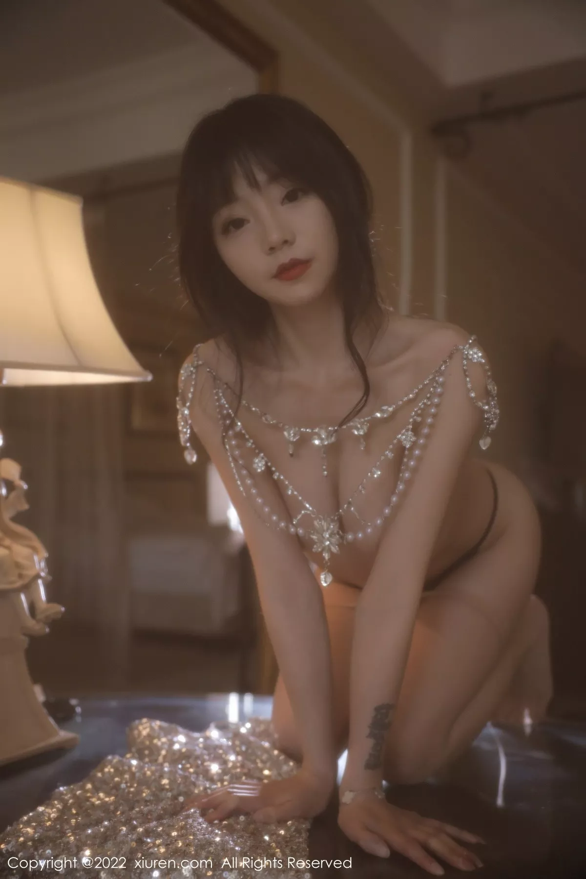 秀人集.com_[XiuRen秀人网]No.5209_模特佘贝拉bella杭州旅拍性感闪亮吊裙配超薄肉丝迷人诱惑写真55P