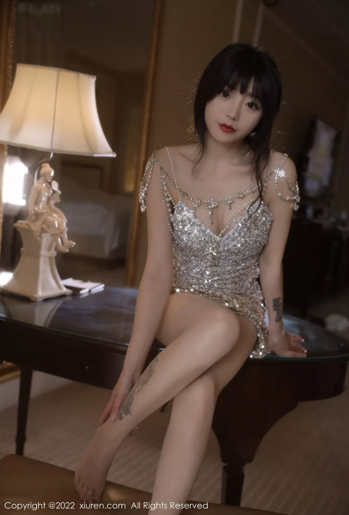 秀人集.com_[XiuRen秀人网]No.5209_模特佘贝拉bella杭州旅拍性感闪亮吊裙配超薄肉丝迷人诱惑写真55P