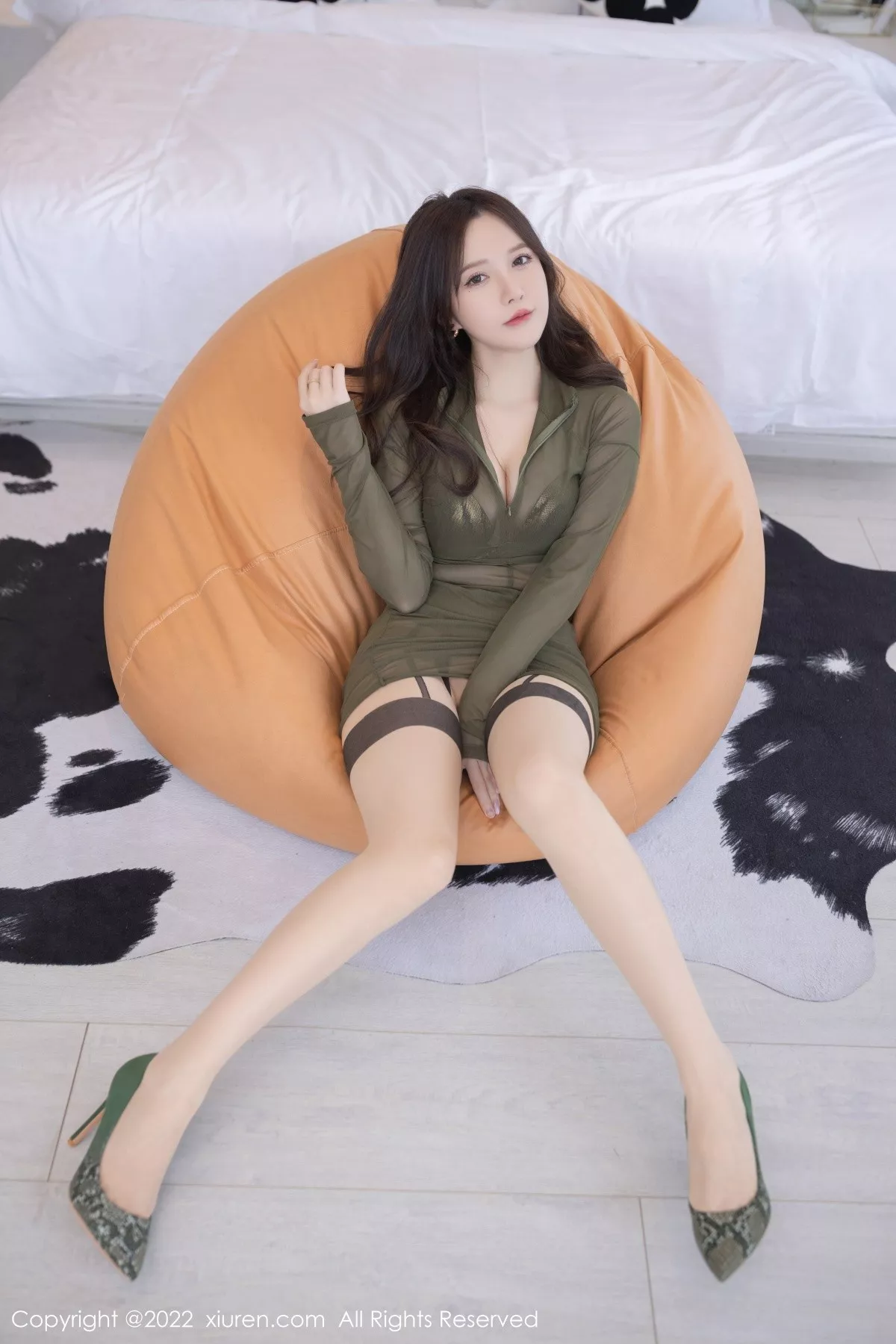 秀人集.com_[XiuRen秀人网]No.5216_模特鱼子酱Fish广州-云南旅拍橄榄绿连衣裙露蕾丝内衣诱惑写真82P