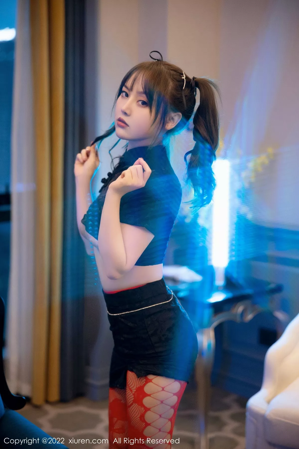 秀人集.com_[XiuRen秀人网]No.5225_模特豆瓣酱黑色短旗袍半脱露红色网格丝袜秀丰满身材诱惑写真74P