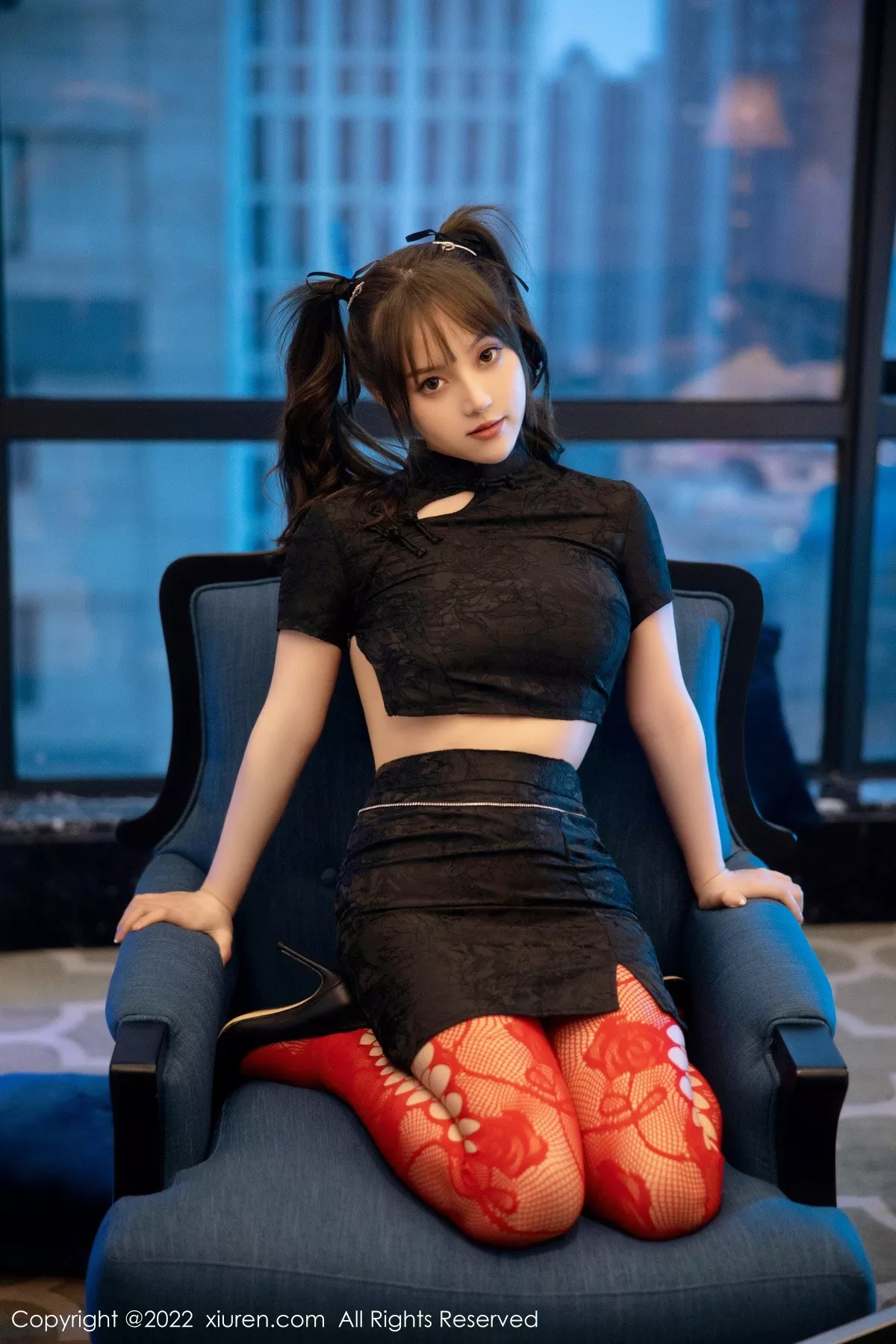 秀人集.com_[XiuRen秀人网]No.5225_模特豆瓣酱黑色短旗袍半脱露红色网格丝袜秀丰满身材诱惑写真74P