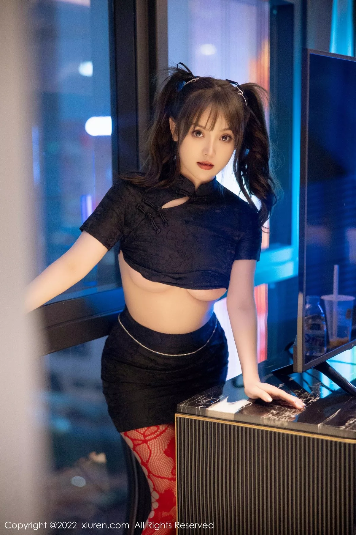 秀人集.com_[XiuRen秀人网]No.5225_模特豆瓣酱黑色短旗袍半脱露红色网格丝袜秀丰满身材诱惑写真74P