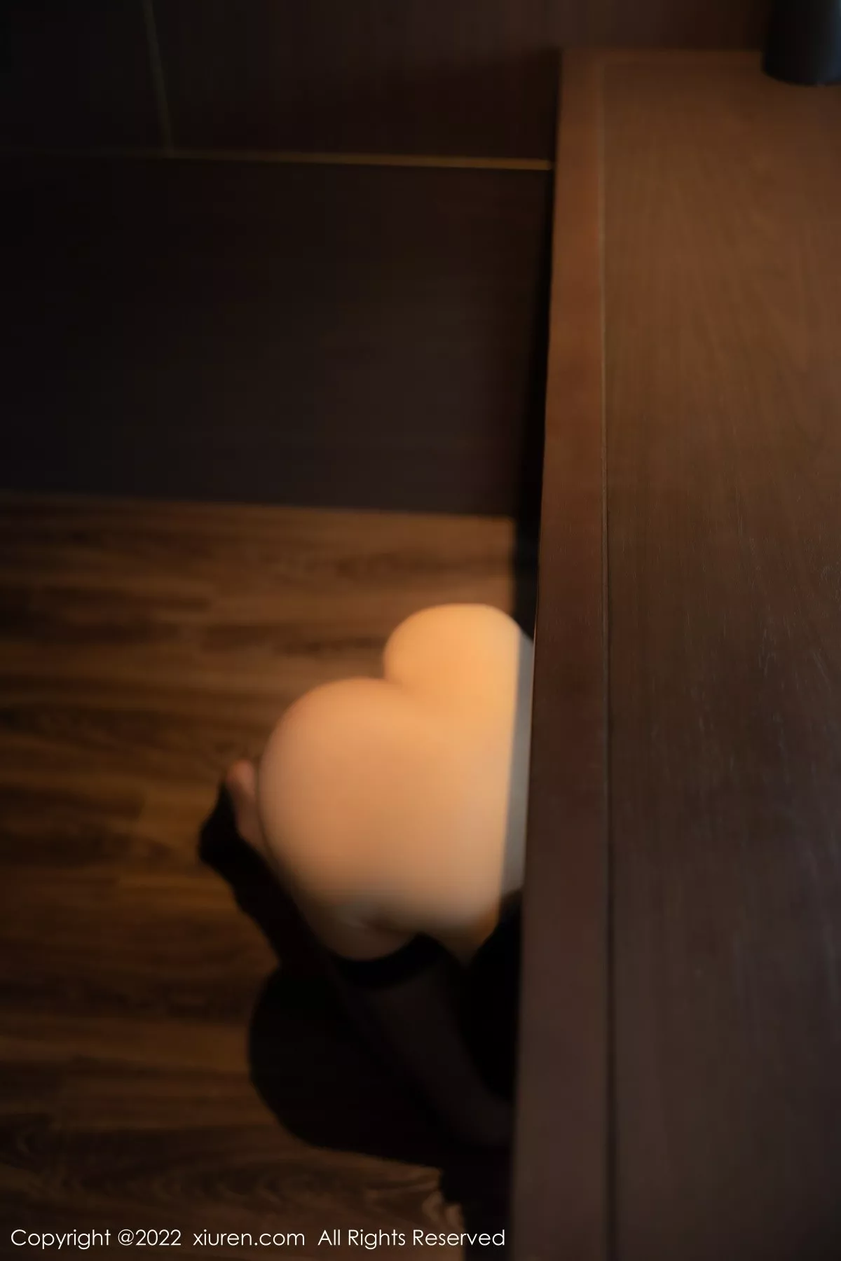 秀人集.com_[XiuRen秀人网]No.5228_模特77qiqi私房性感黑色吊带连衣裙配黑丝袜秀翘臀美腿诱惑写真67P