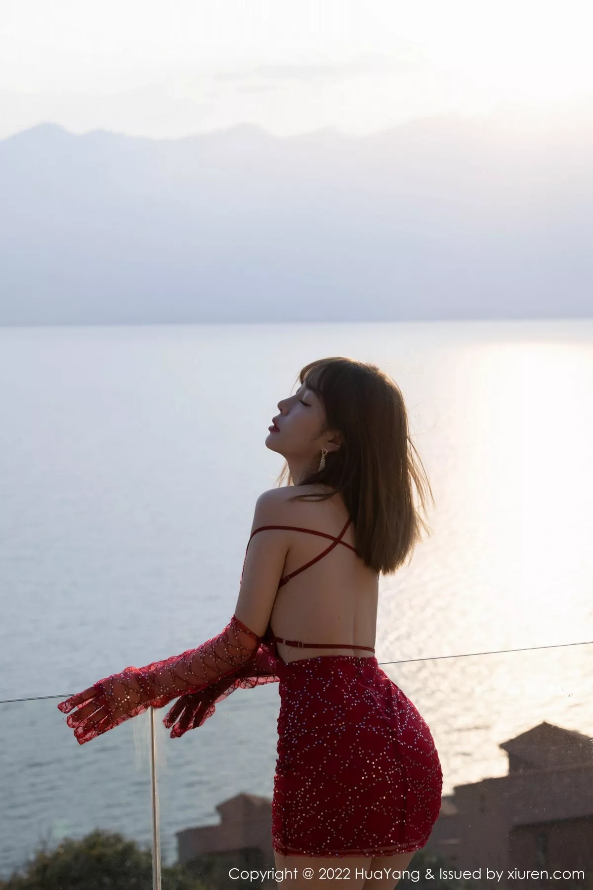 秀人集.com_[HuaYang花漾]Vol.506_女神王雨纯大理旅拍红色吊带短裙配黑色丁字裤秀翘臀诱惑写真52P