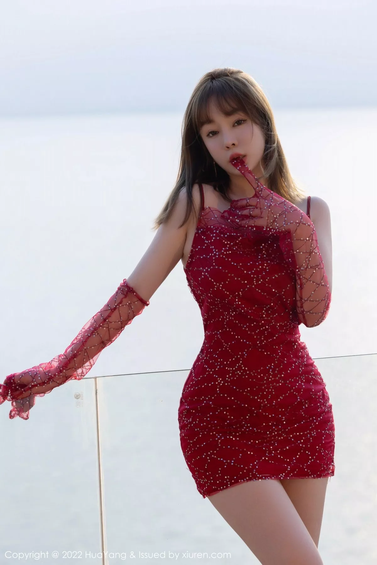 秀人集.com_[HuaYang花漾]Vol.506_女神王雨纯大理旅拍红色吊带短裙配黑色丁字裤秀翘臀诱惑写真52P